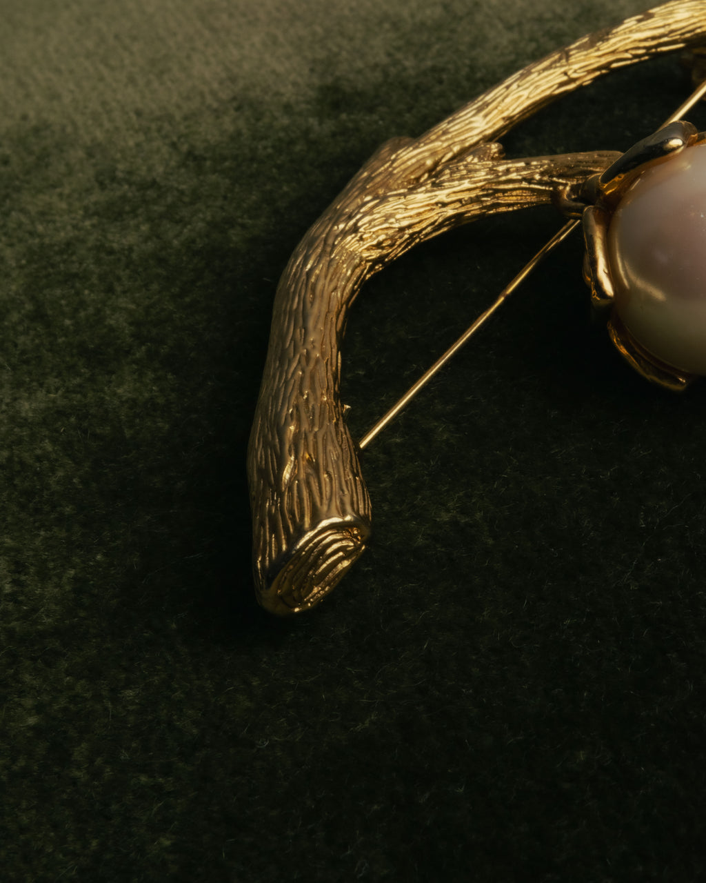 “KENZO” 80’s-90’s Sculptural branch pearl brooch