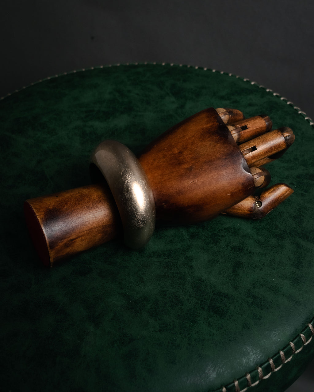 –SPECIAL– “HERMES” 00’s-10’s Lacquered wood open cuff