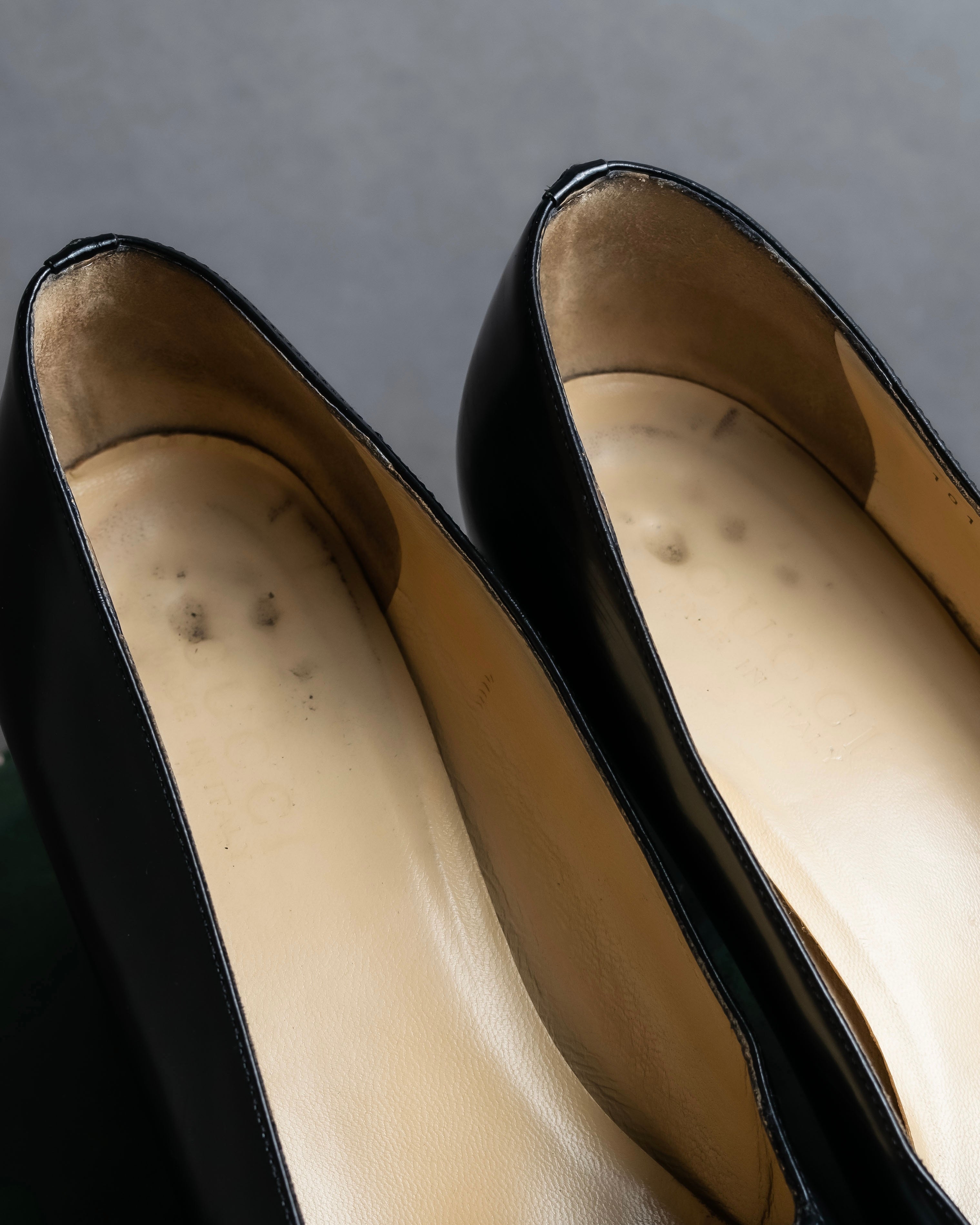 "GUCCI" Metal plate design leather heel pumps