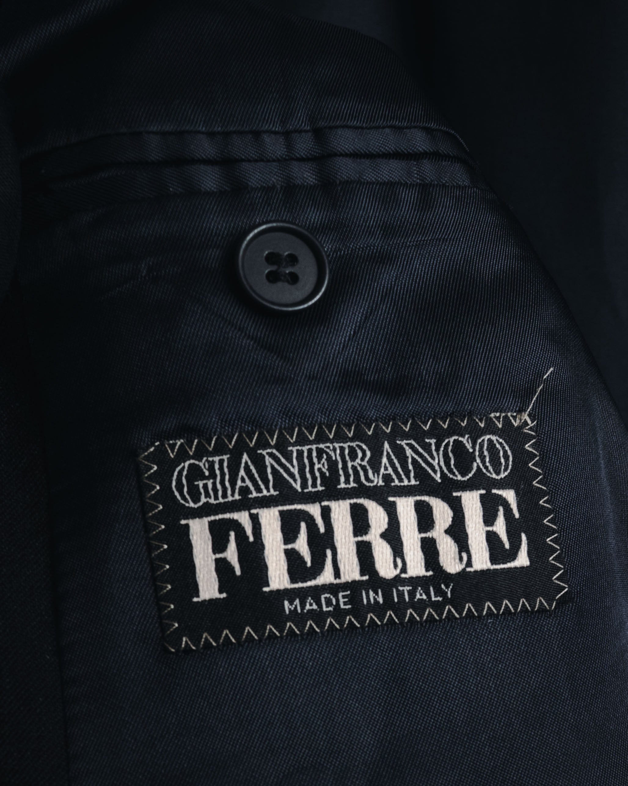 "GIANFRANCO FERRE" 90’s-00’s architecturally tailored three button wool blazer