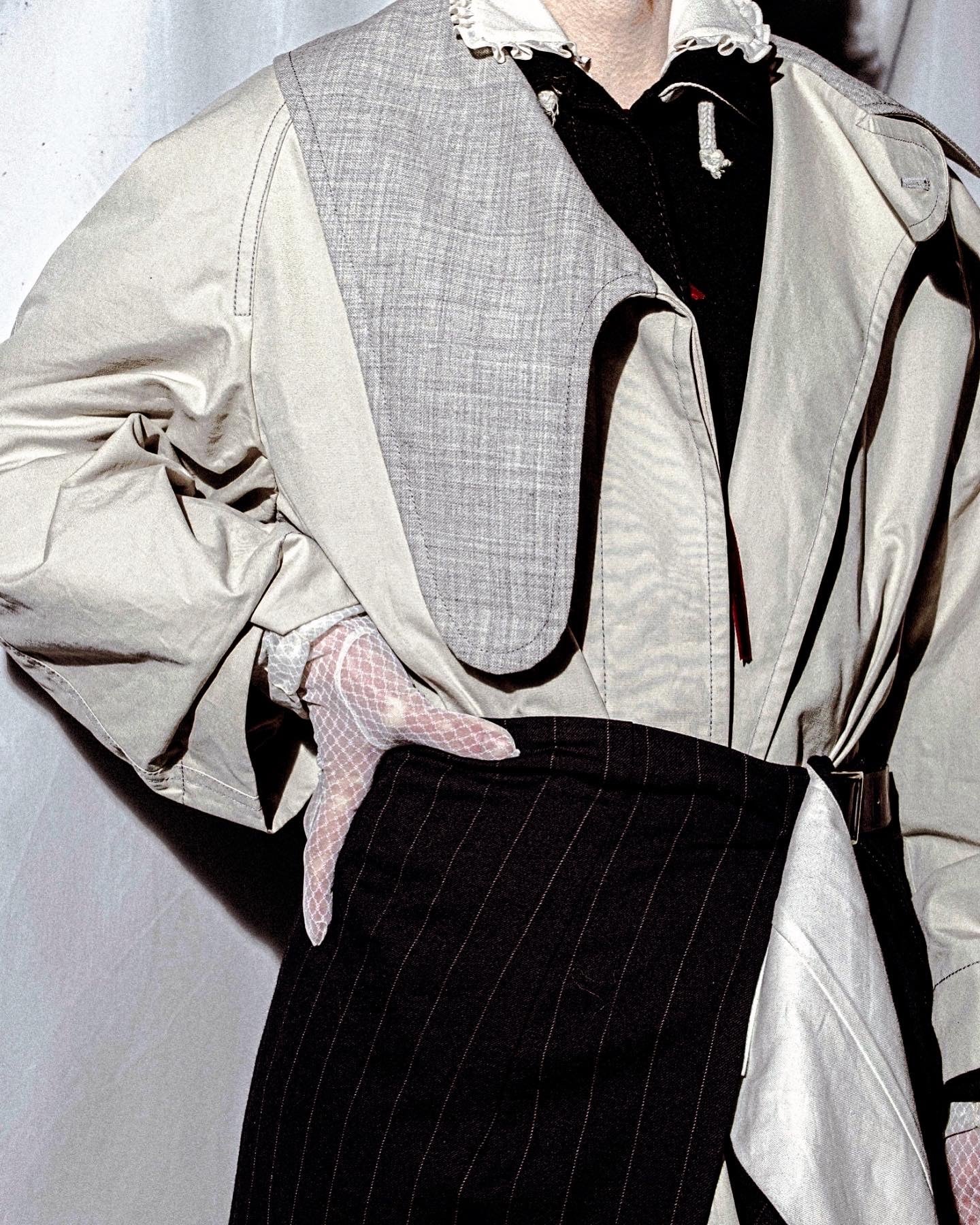 "LOEWE" Beautiful curved lapel raglan spring coat