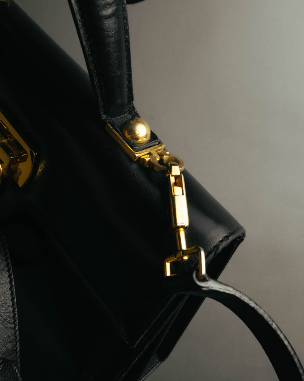 “Salvatore Ferragamo” 90’s-00’s Gancini leather top handle shoulder bag