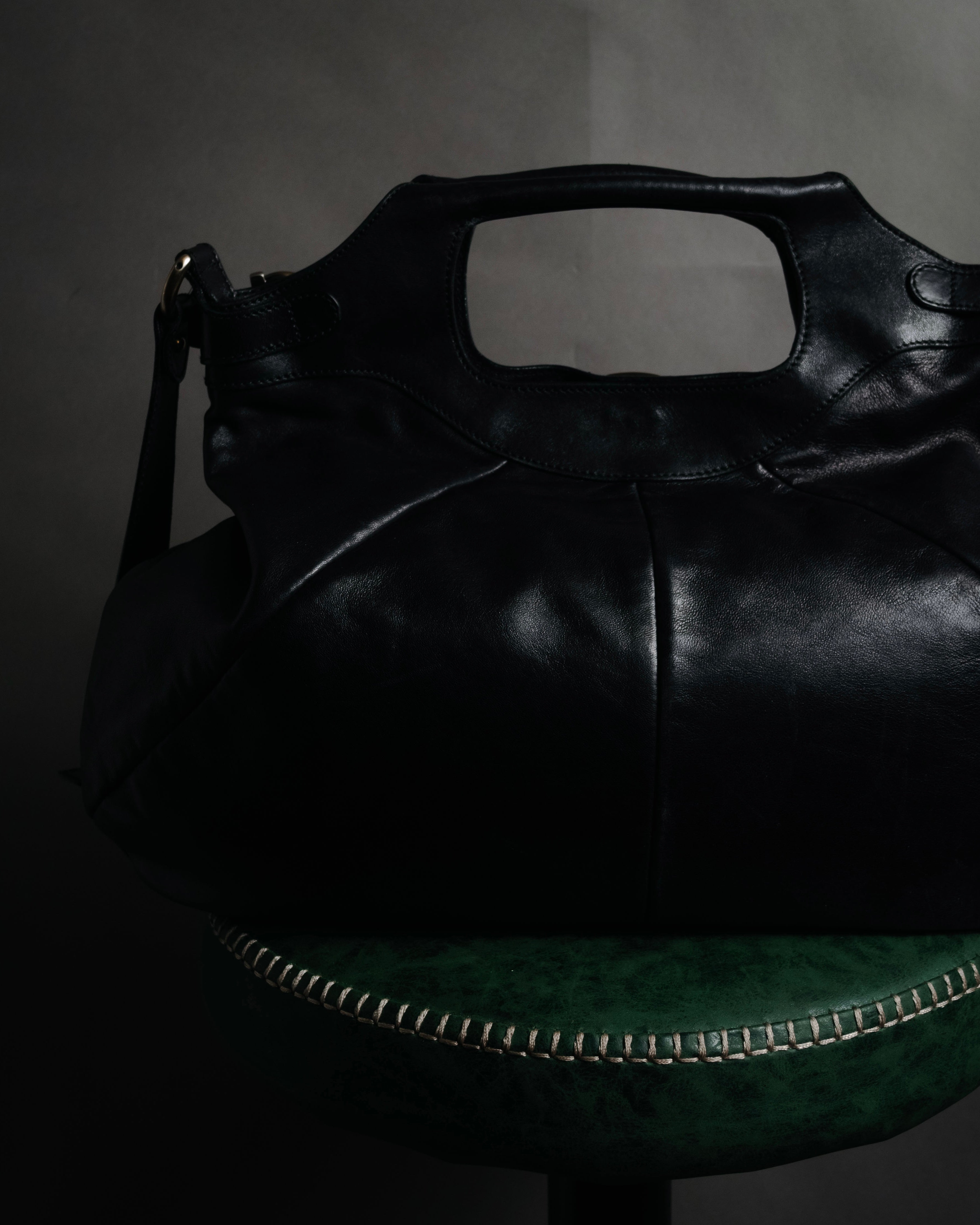 –SPECIAL– "Salvatore Ferragamo"
00’s Gancini ring-gathered nappa 2way bag