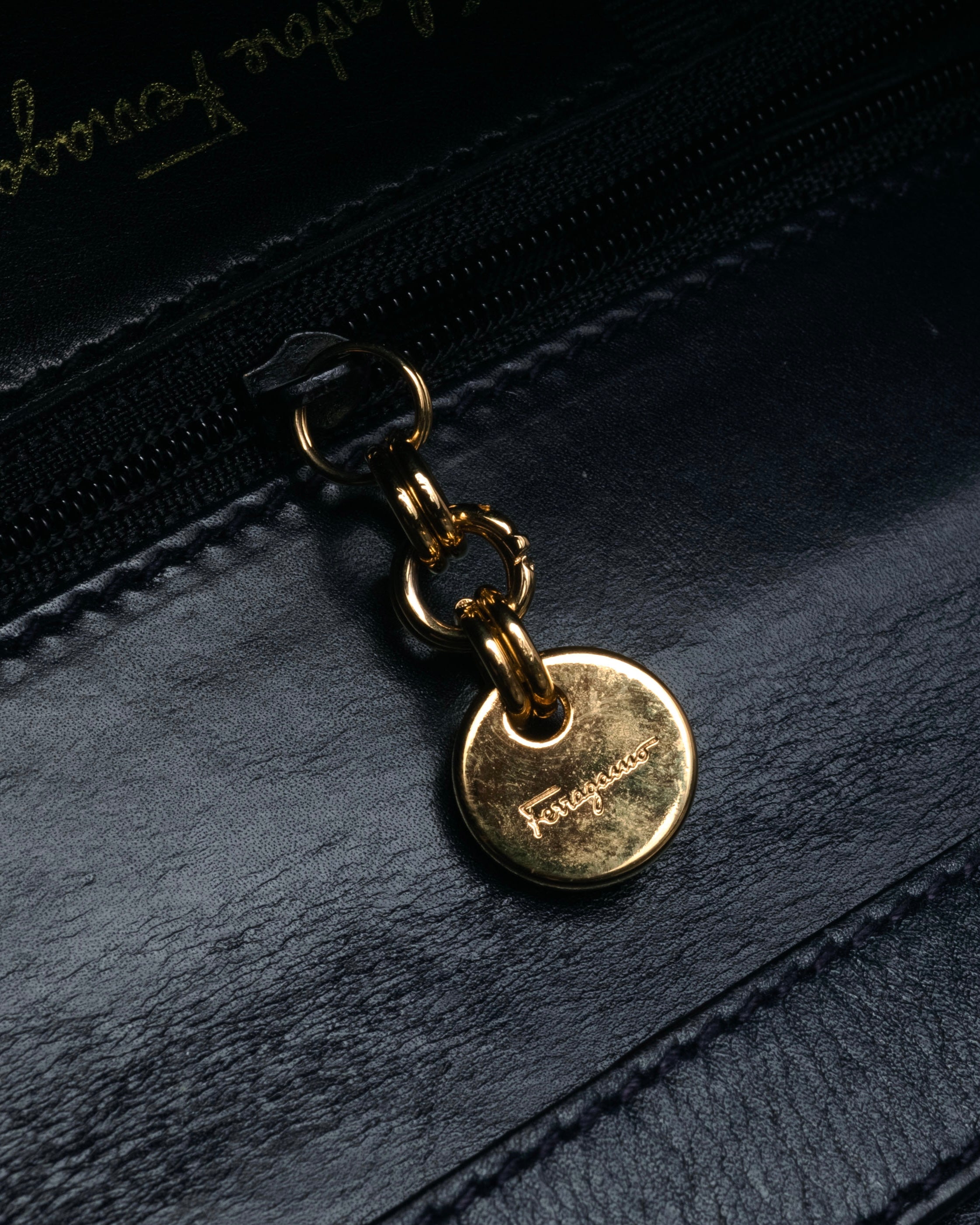 “Salvatore Ferragamo” 90’s Vara ribbon box calf shoulder bag