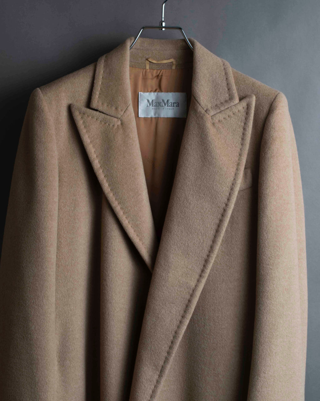 "Max Mara" Buttonless straight line beige chester coat