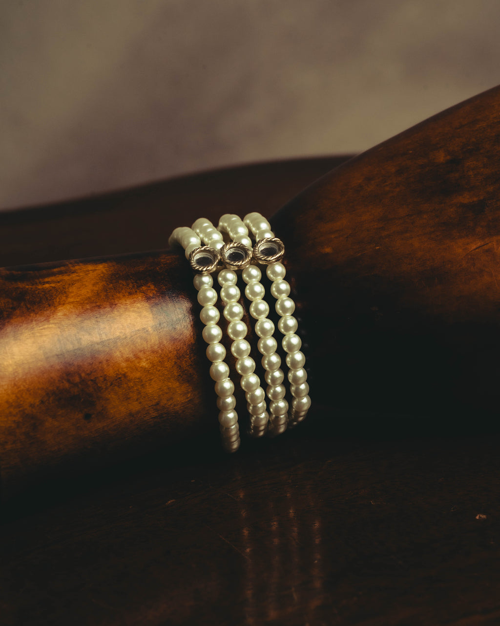 –SPECIAL– “Christian Dior” 2018-2025 Four-strand faux pearl bracelet with sculptural oval accents