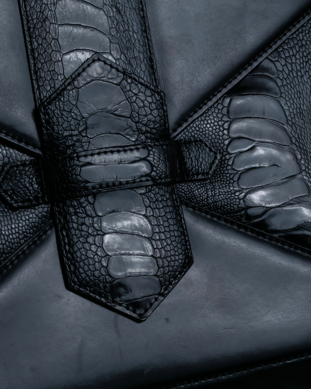 "YVES SAINT LAURENT" Crocodile embossed combination design leather bag