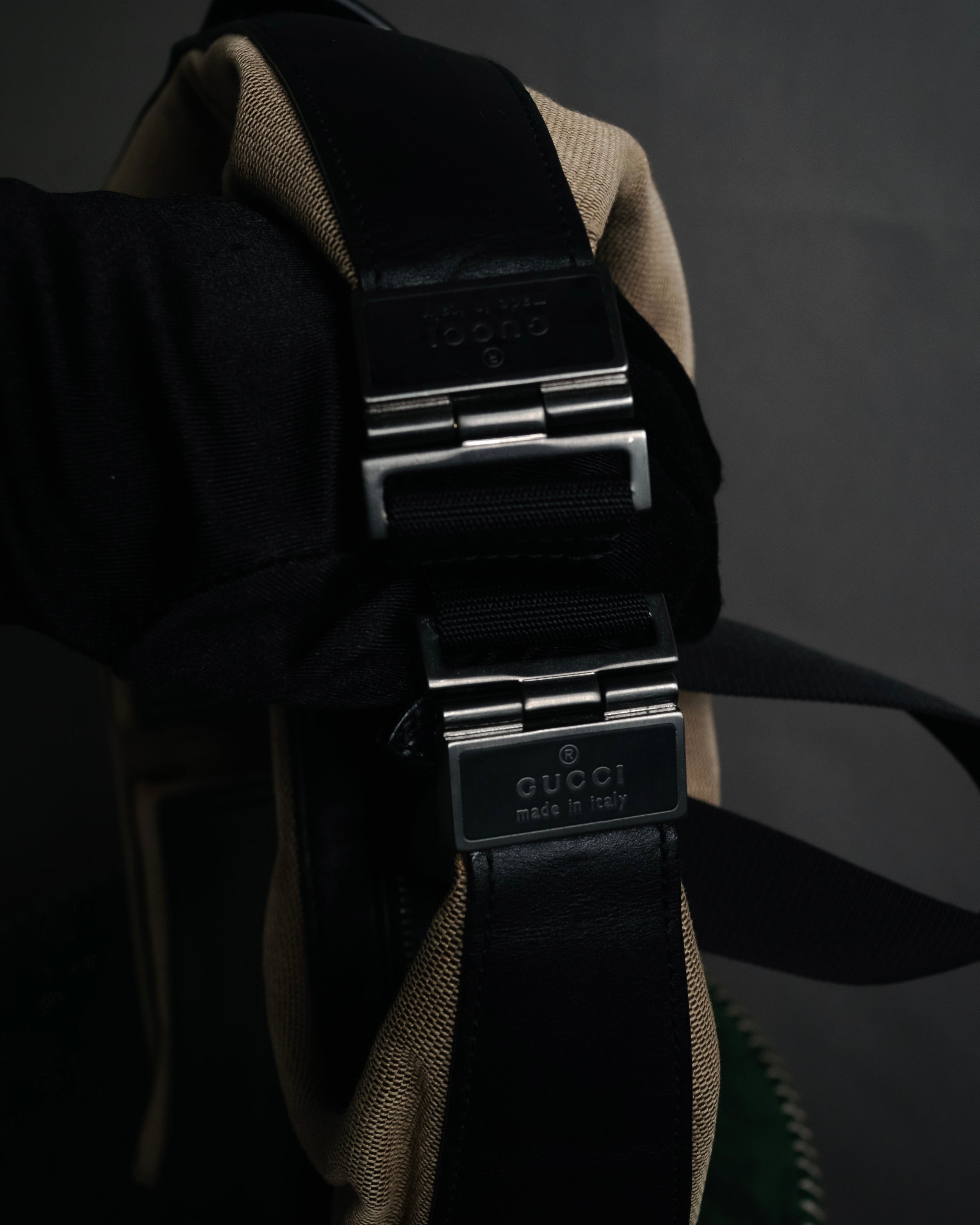 “GUCCI” 90’s-00’s Utility chic canvas shoulder bag with twin pockets