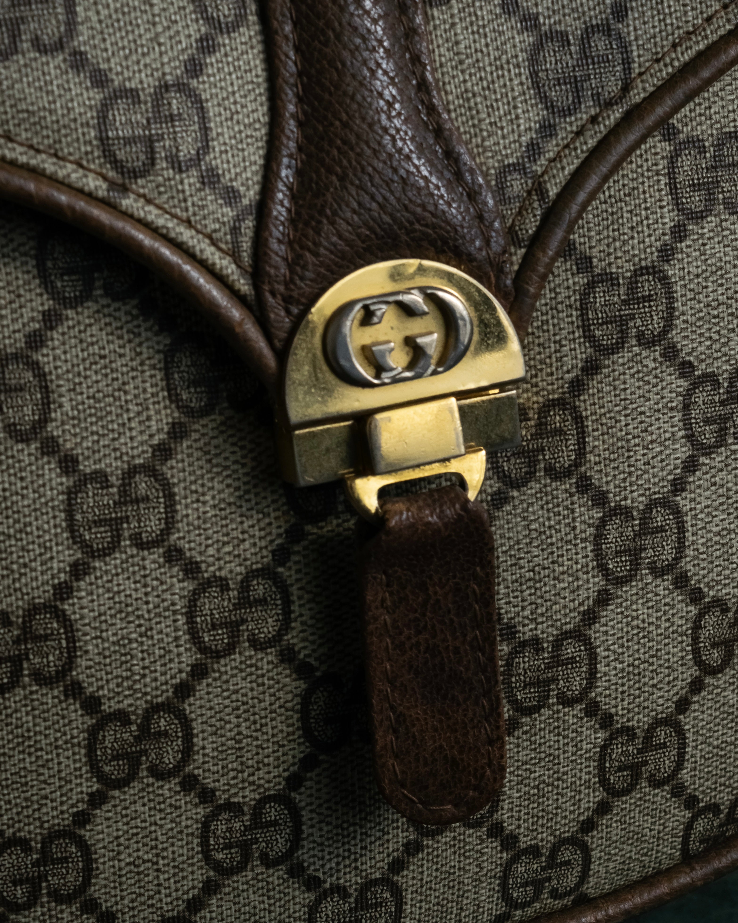 "GUCCI" 1970-80's Clasp design GG logo pattern shoulder bag