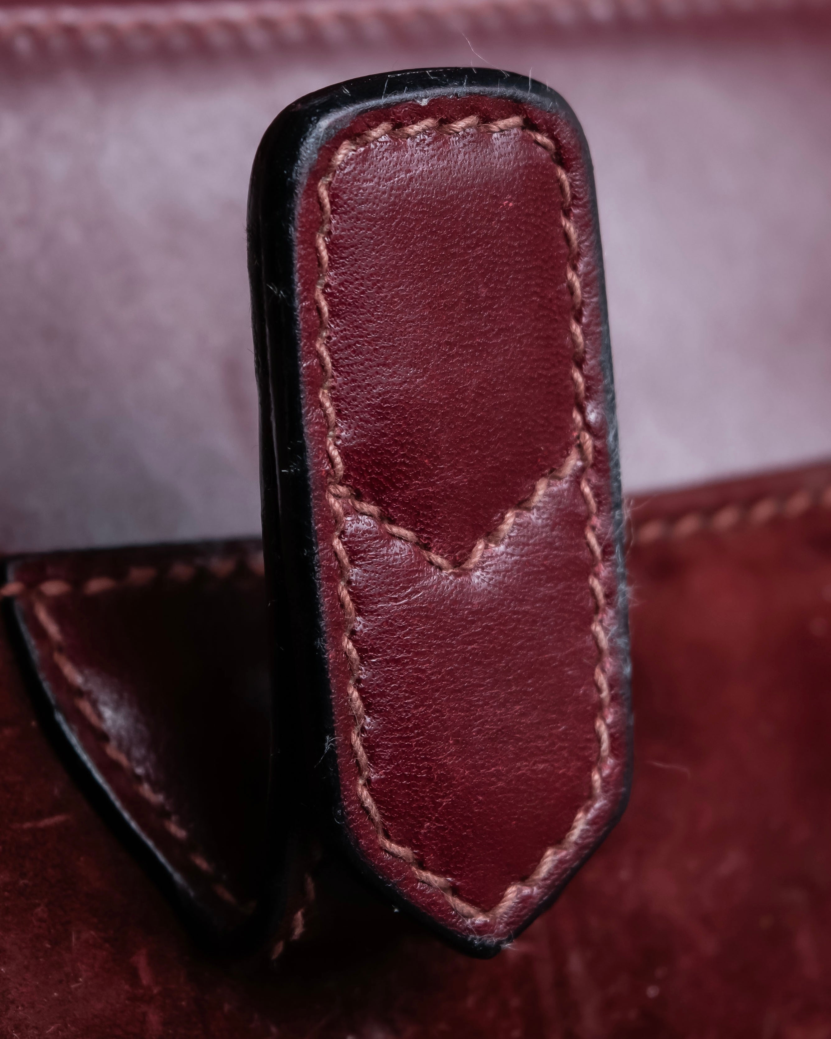 "GUCCI" Aristocratic crest charm suede shoulder bag