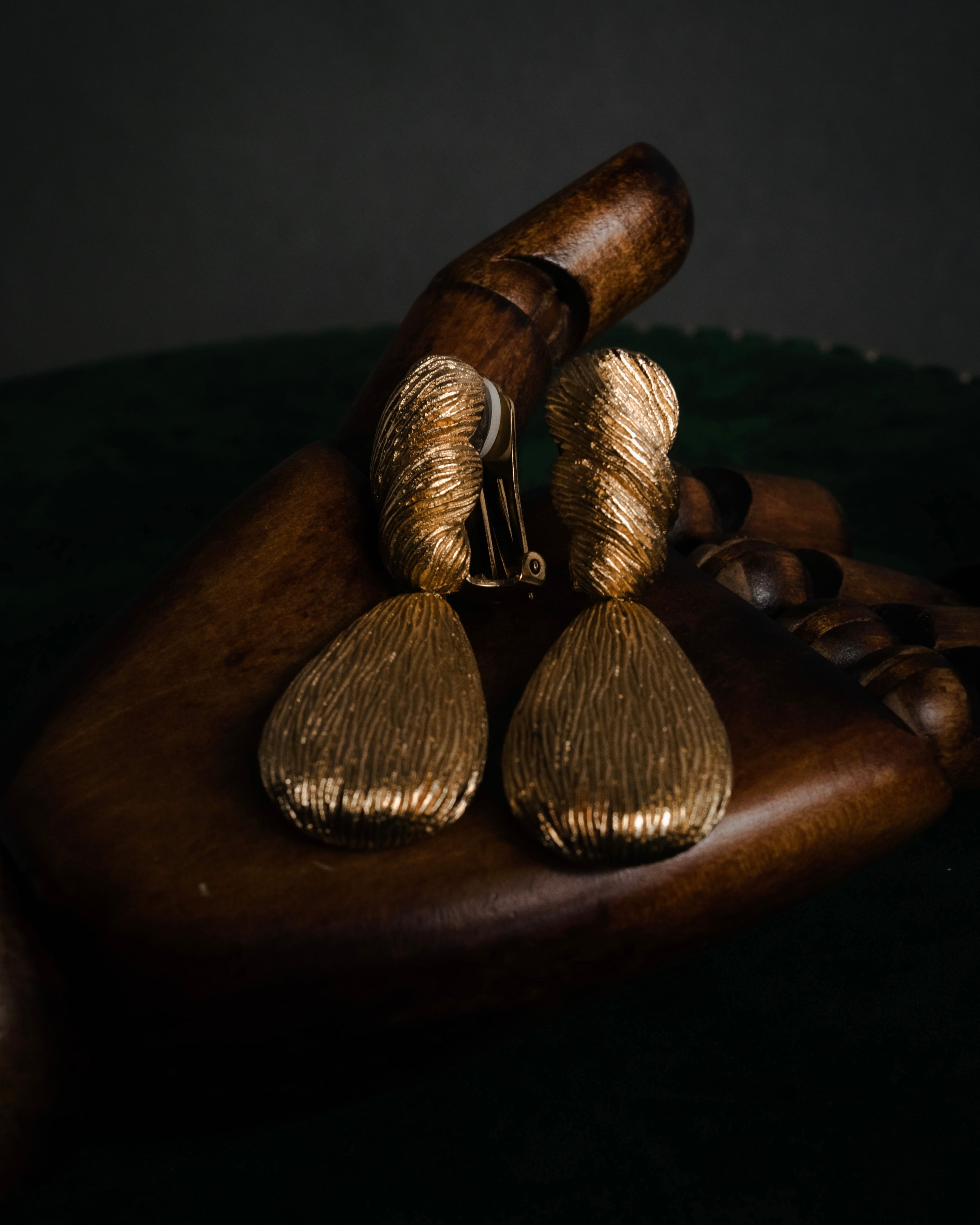 "Christian Dior" 70’s-80’s bark texture drop clip earrings