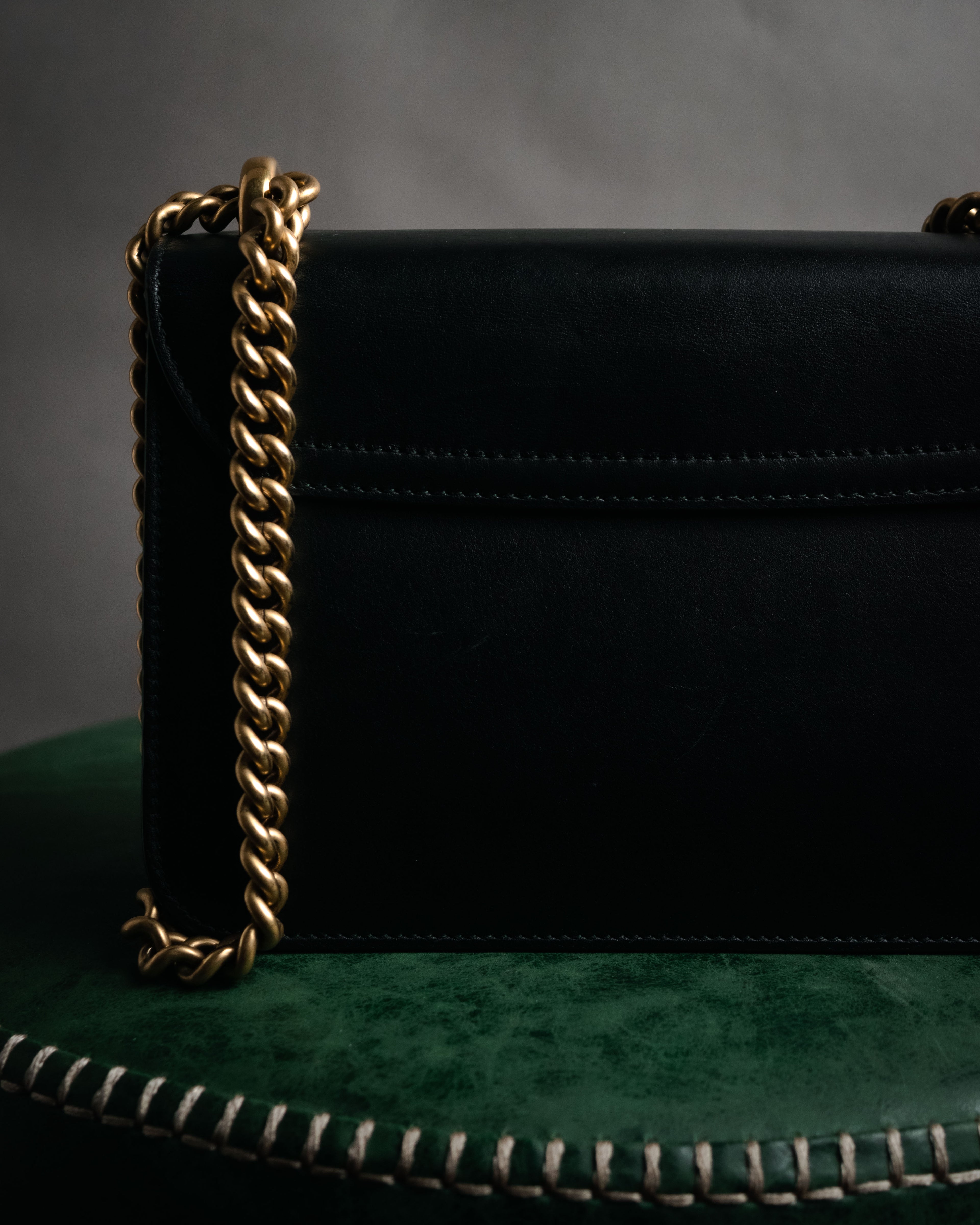 –SPECIAL– “GUCCI”
2016-2022 Bow embellished chain shoulder bag