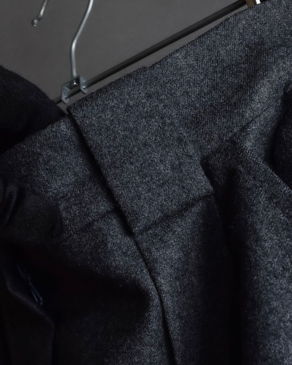 "CHANEL" 90's Gold button design straight line skirt