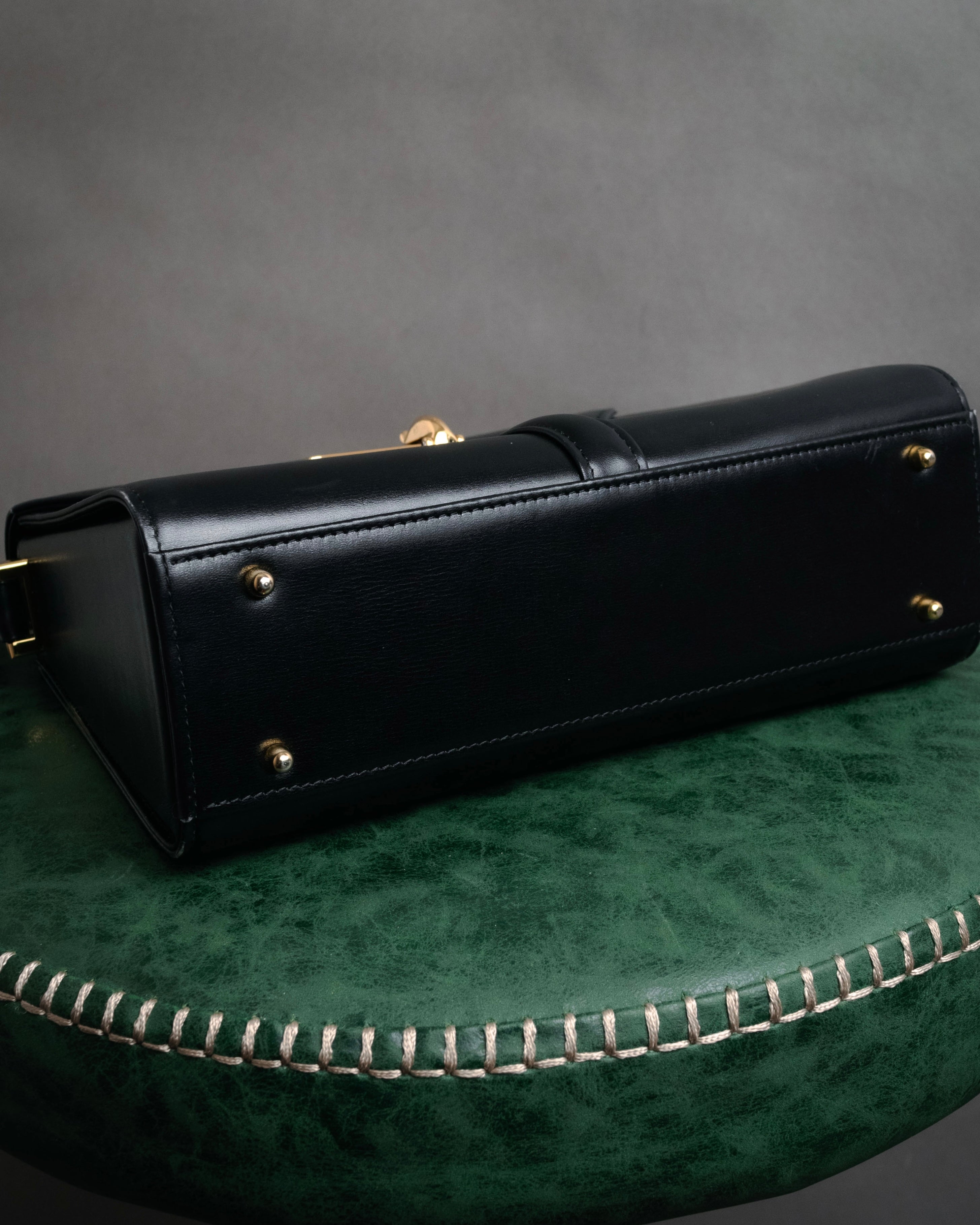 “VALENTINO GARAVANI” 80’s-90’s V clasp top handle bag