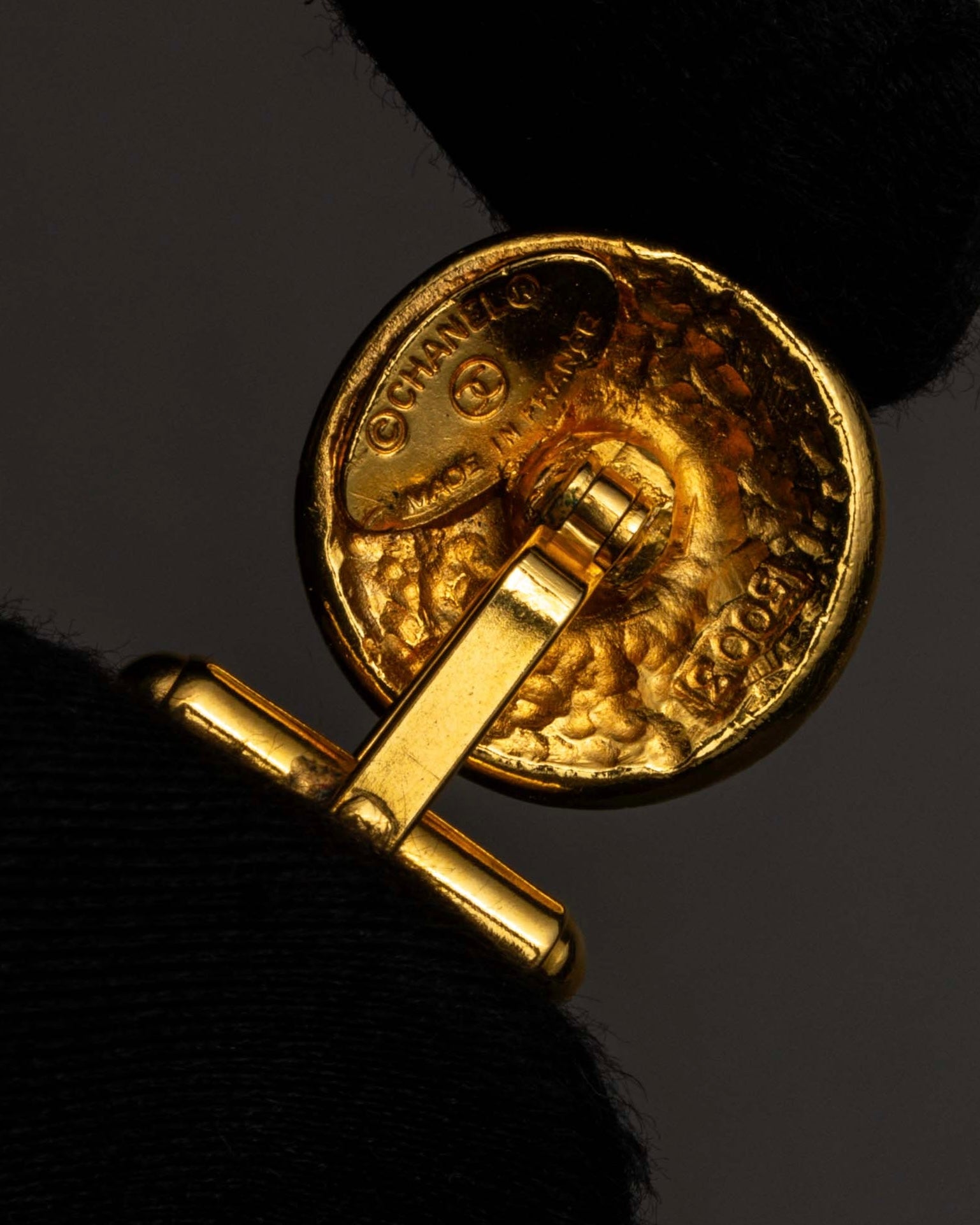 "CHANEL" Dome relief cross motif gold cufflinks