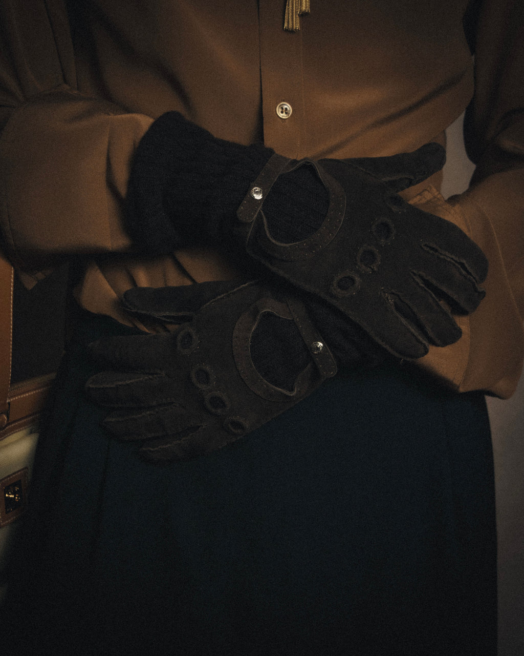 –SPECIAL– “HERMES” 80’s-90’s Cashmere lined suede driving gloves