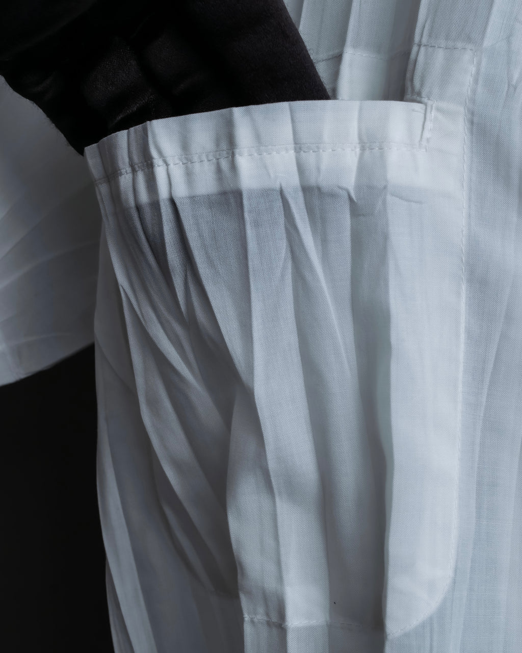 "ISSEY MIYAKE" Pleated short sleeve shirt