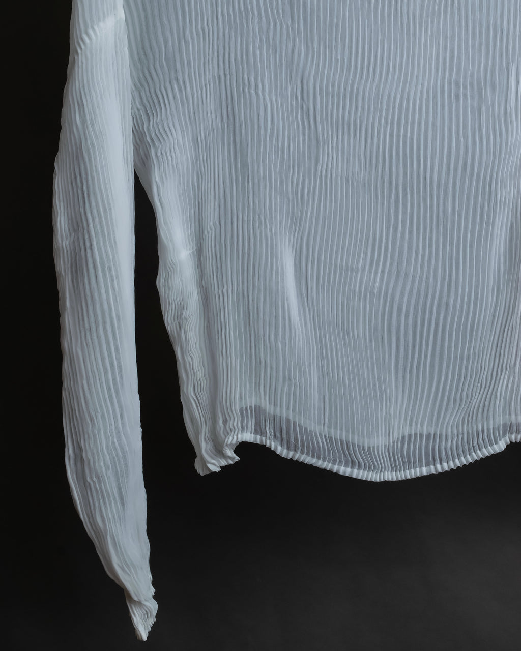 "ISSEY MIYAKE" High neck pleated sheer pullover