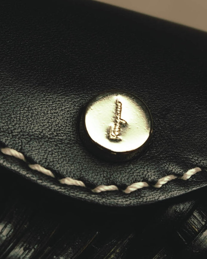 -SPECIAL- “Salvatore Ferragamo” 90’s-00’s Woven leather half moon handle bag
