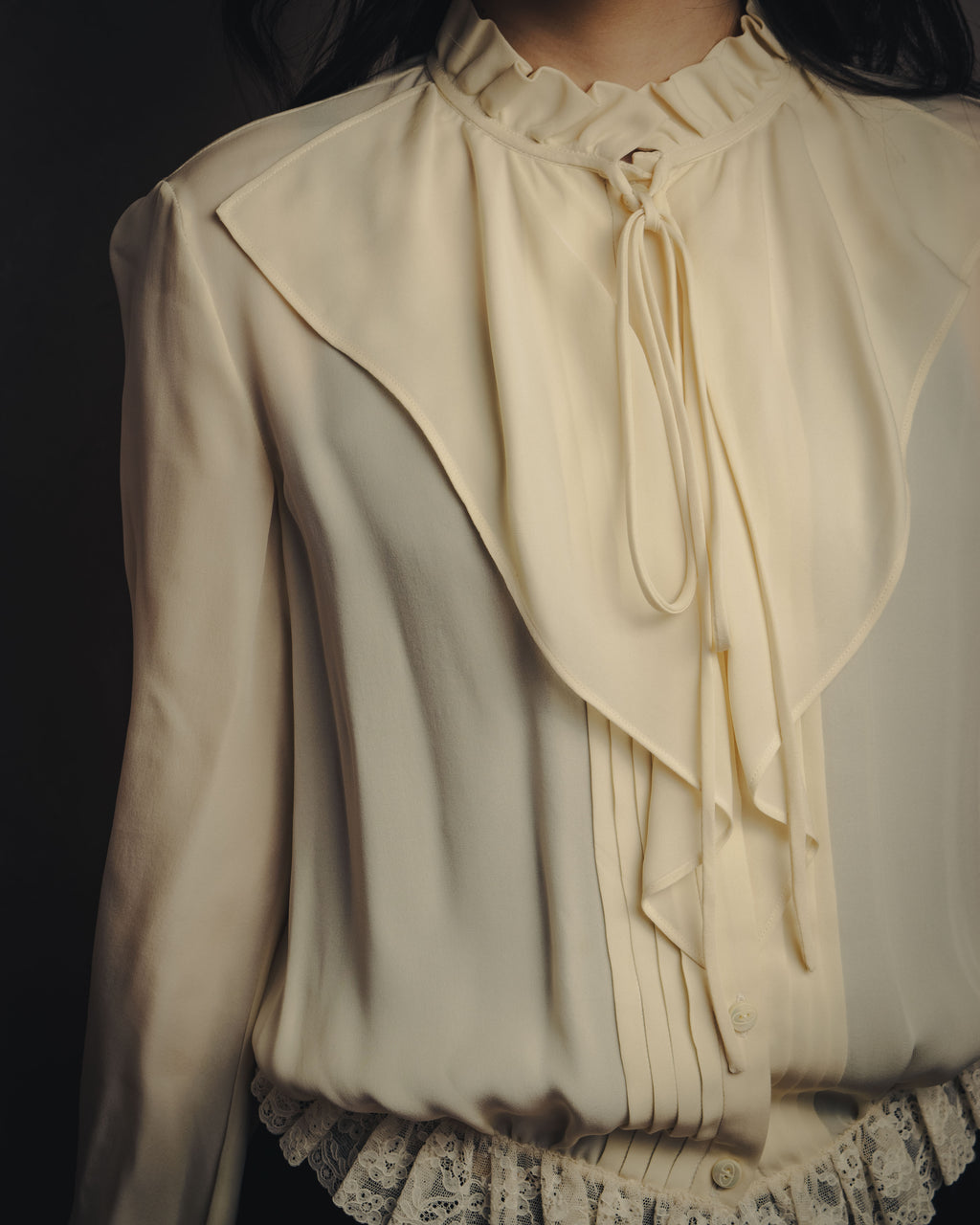 -SPECIAL- “VALENTINO” 1998-2008 Silk ruffled lace bow blouse
