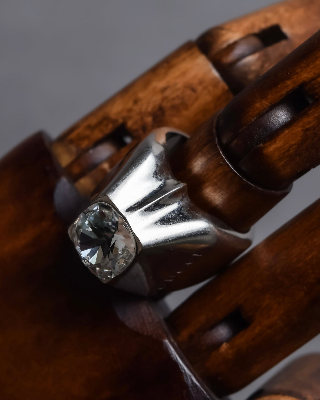 "GUCCI" Polished silver crystal sculptural ring