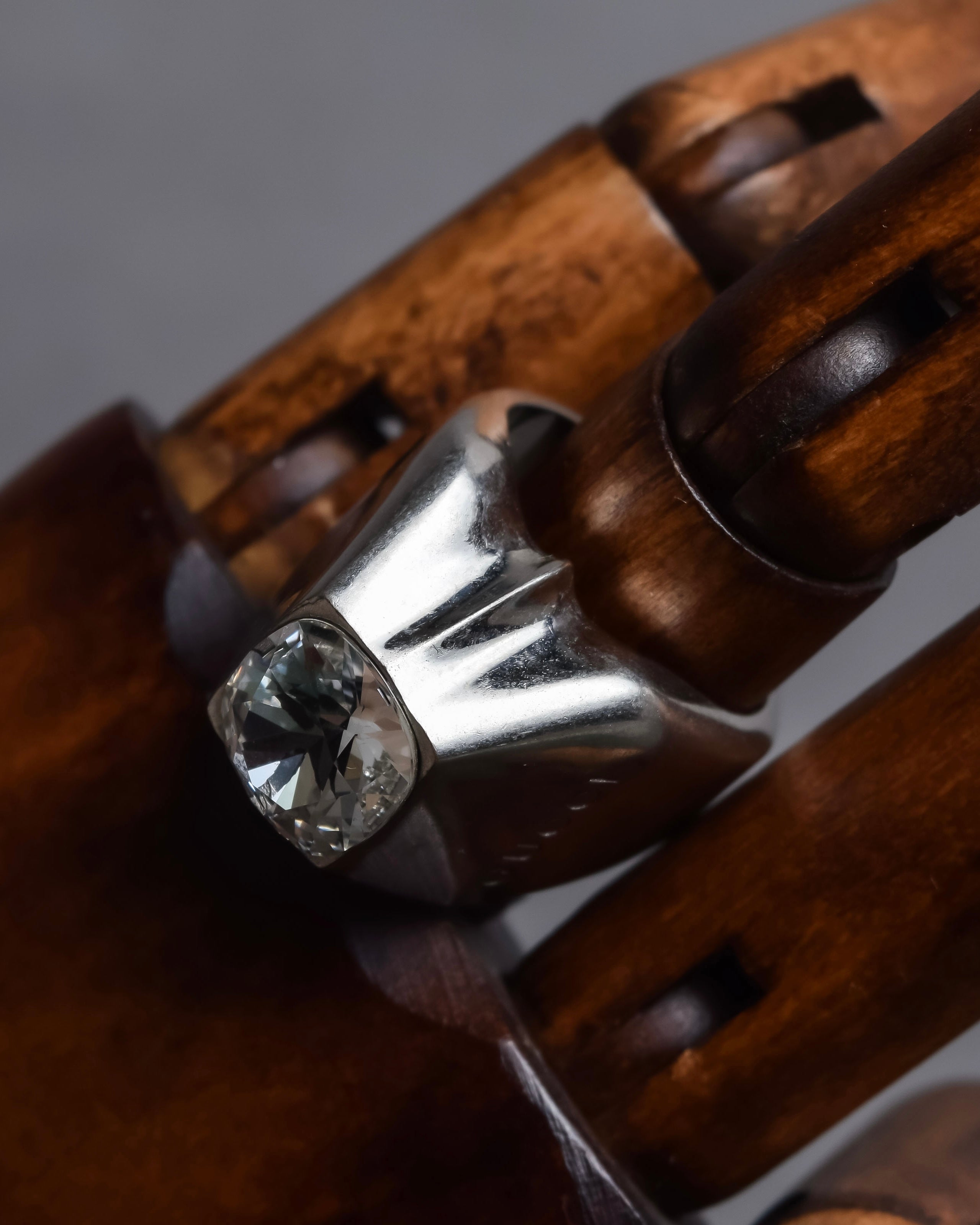 "GUCCI" Polished silver crystal sculptural ring