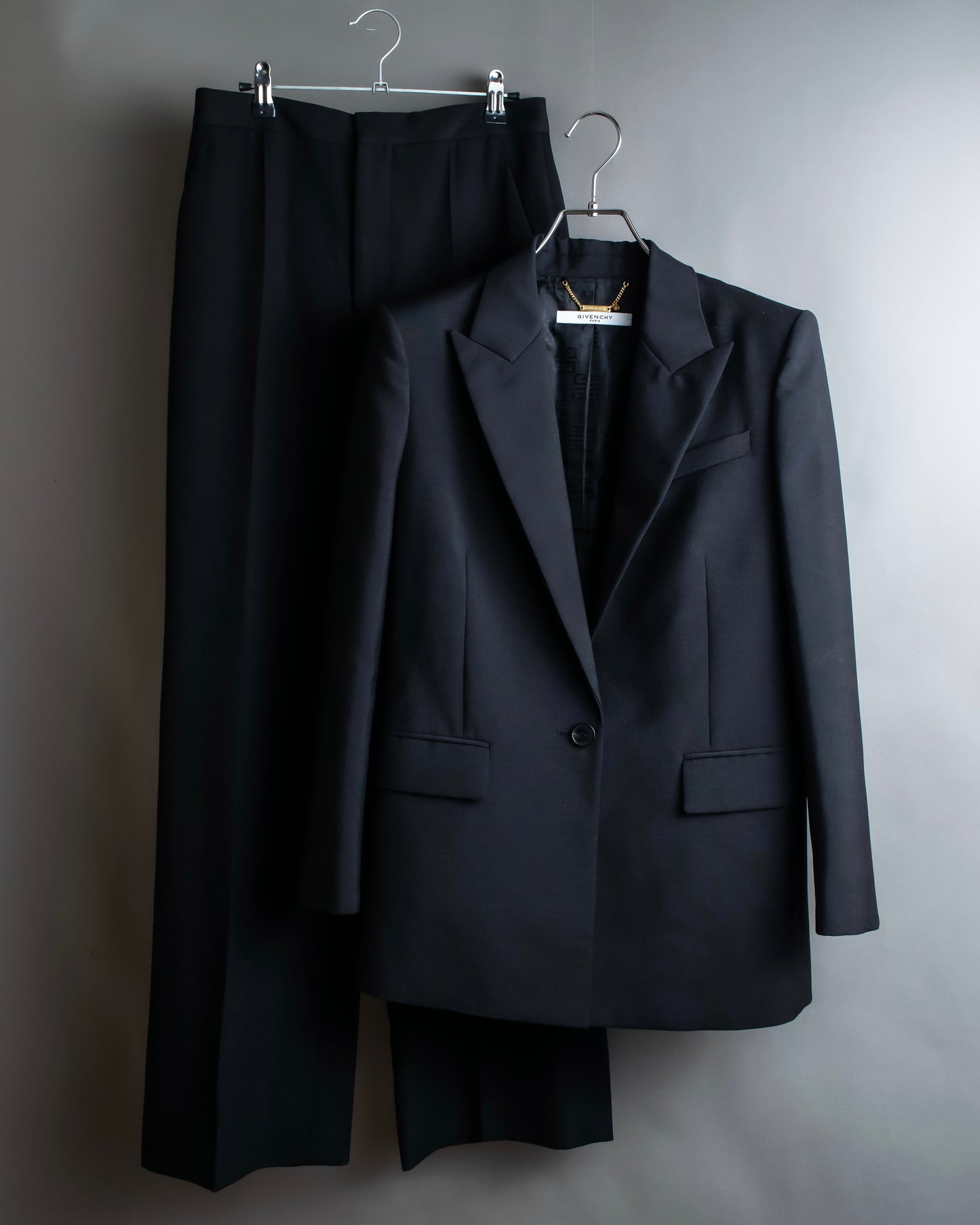 "GIVENCHY" Peak lapel tailored jacket & easy slacks set up