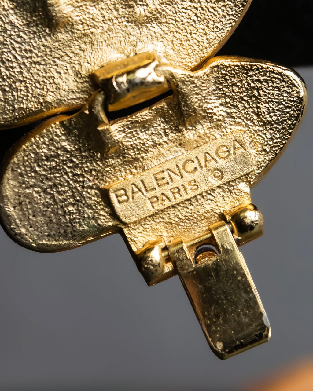 "BALENCIAGA" Wavy uneven motif design gold bracelet