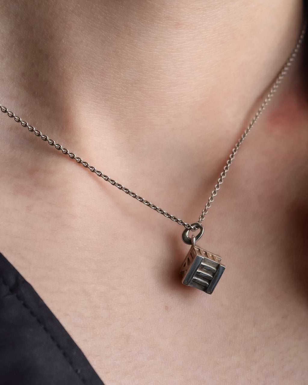 "Tiffany&Co" Roman numeral atlas cube silver necklace