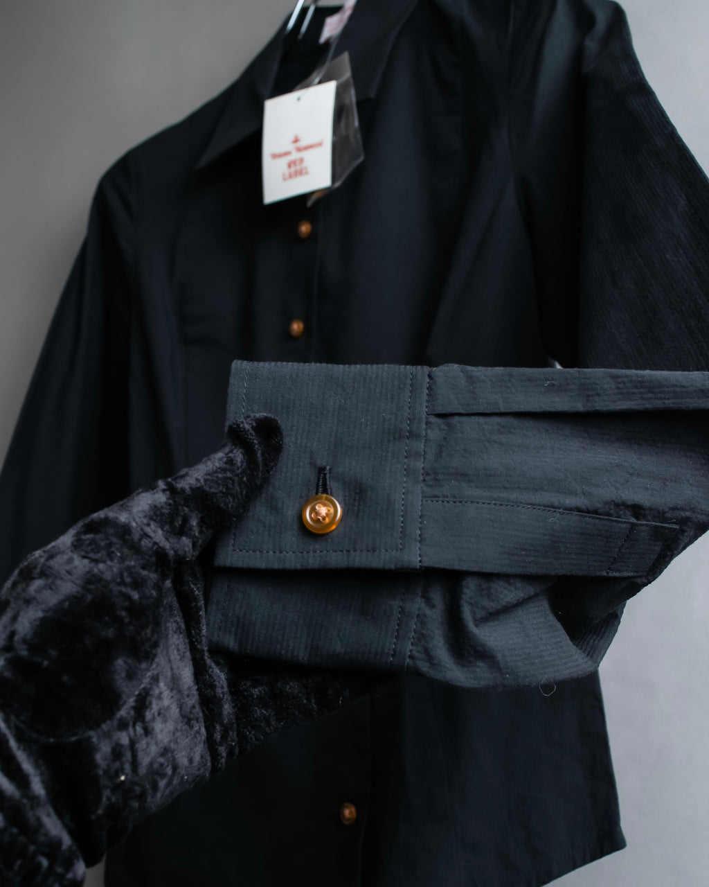 "Vivienne Westwood RED LABEL"
 Front button cutting design shirt