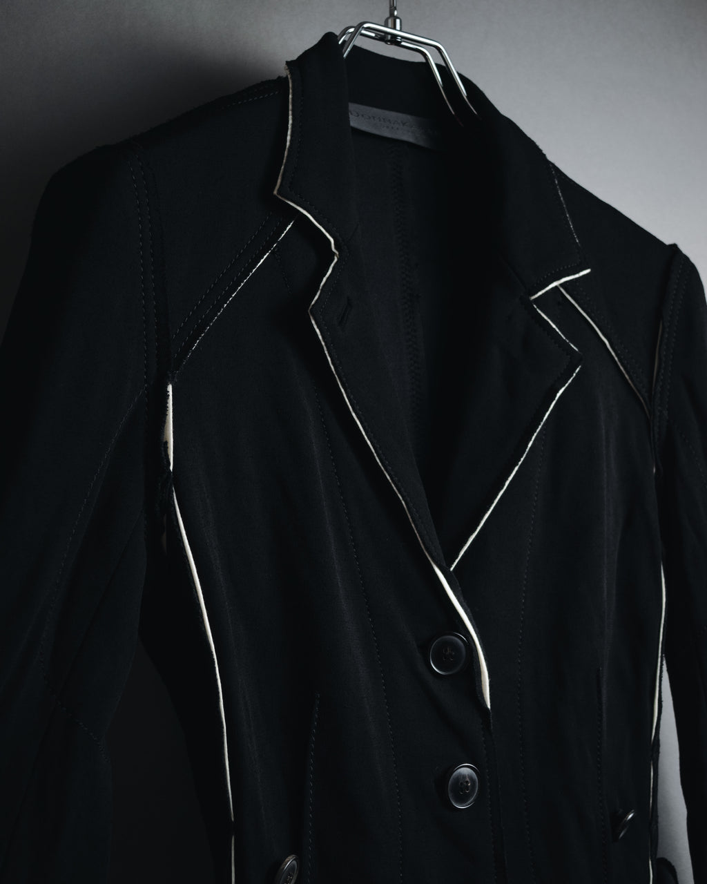 "Donna Karan" Contrast piped tailored jacket