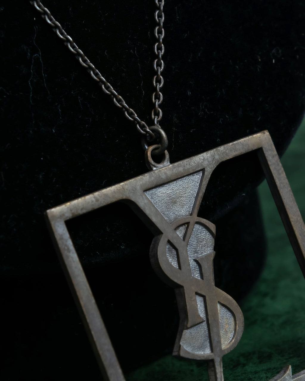 "YVES SAINT LAURENT" Cassandra logo motif silver necklace