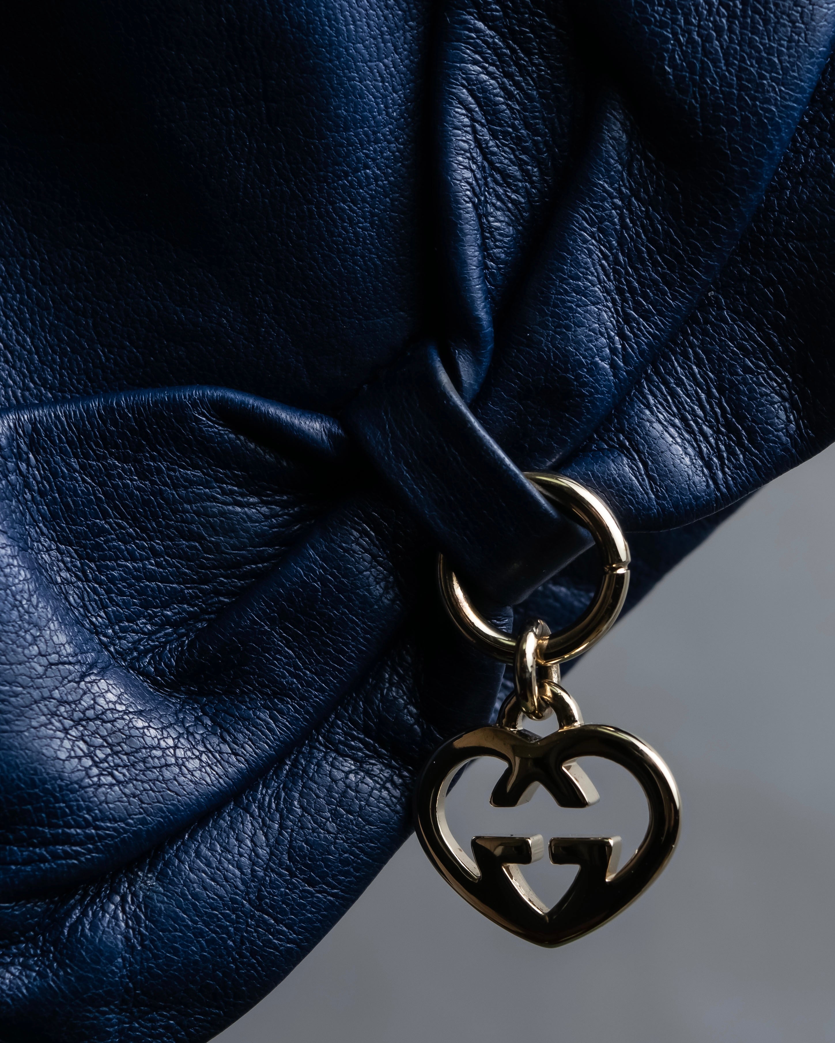 "GUCCI" Ribbon＆charm design blue leather gloves