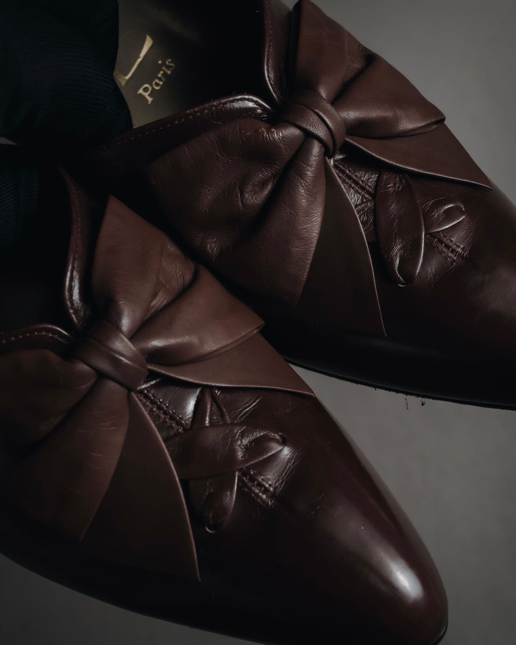 "YVES SAINT LAURENT" Elegant ribbon leather pumps