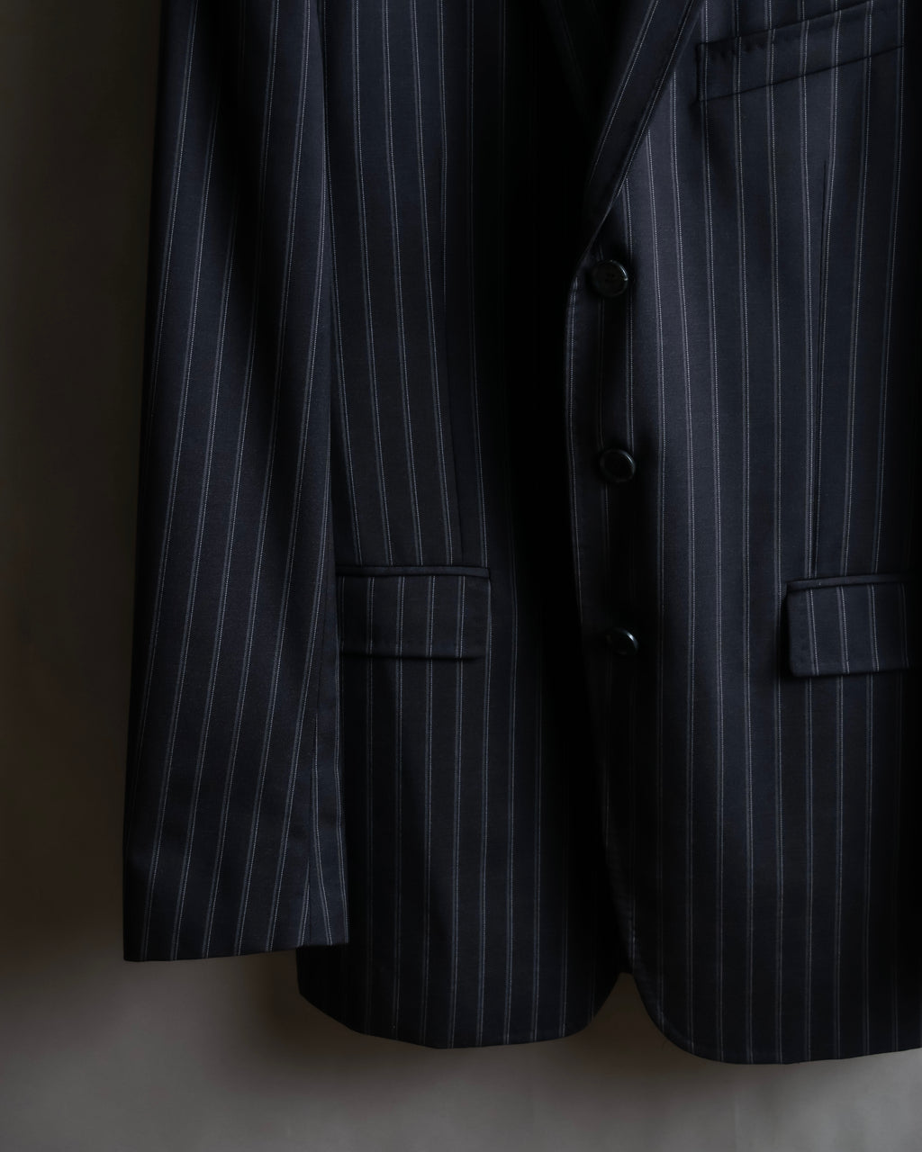 "Dolce & Gabbana" Pinstripe vertical lines emphasized tailored jacket
