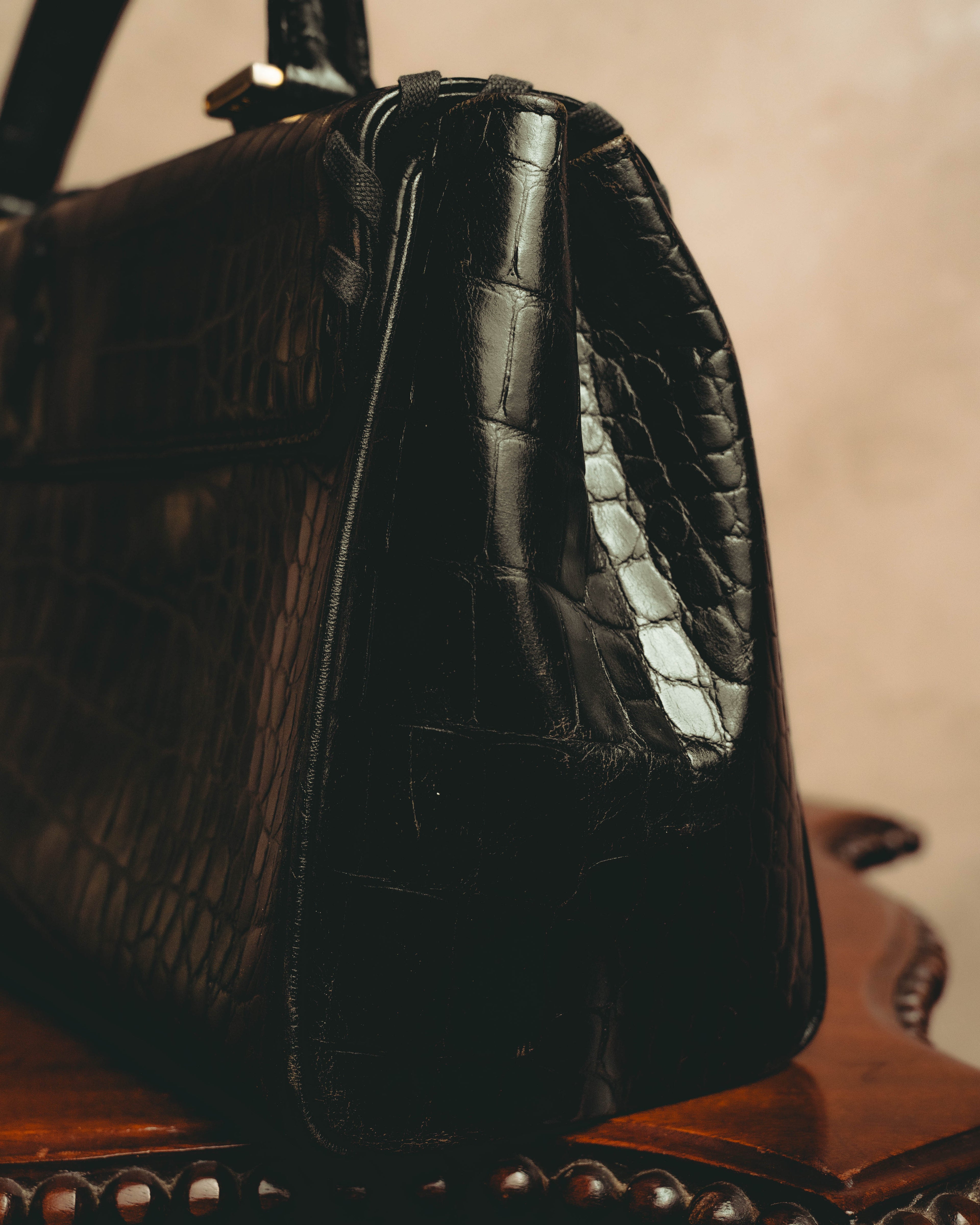 -SPECIAL- “Yves Saint Laurent” 80’s-90’s Crocodile embossed lace-up handbag