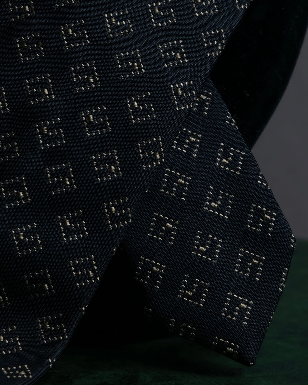 "GUCCI" G motif pattern silk necktie