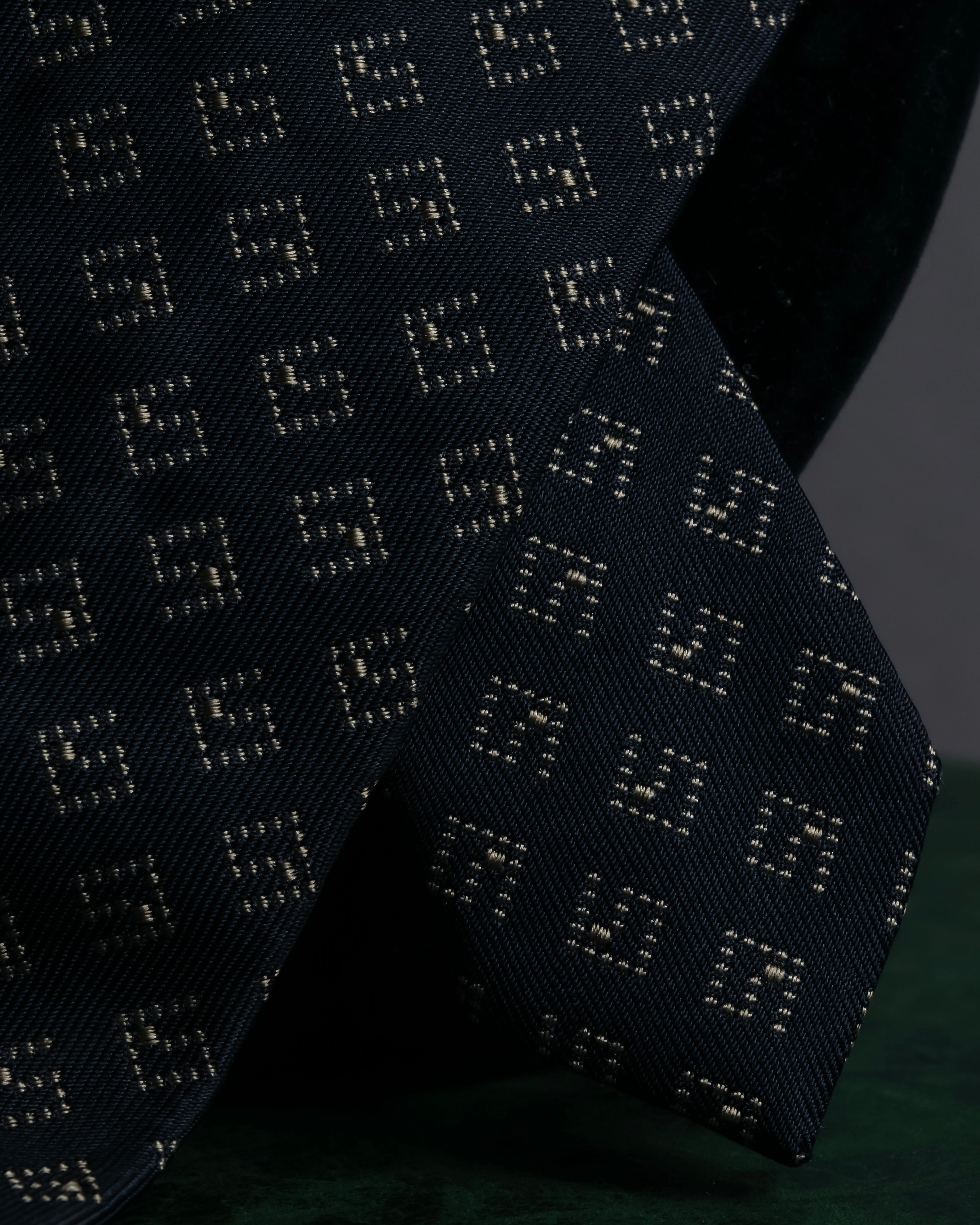 "GUCCI" G motif pattern silk necktie