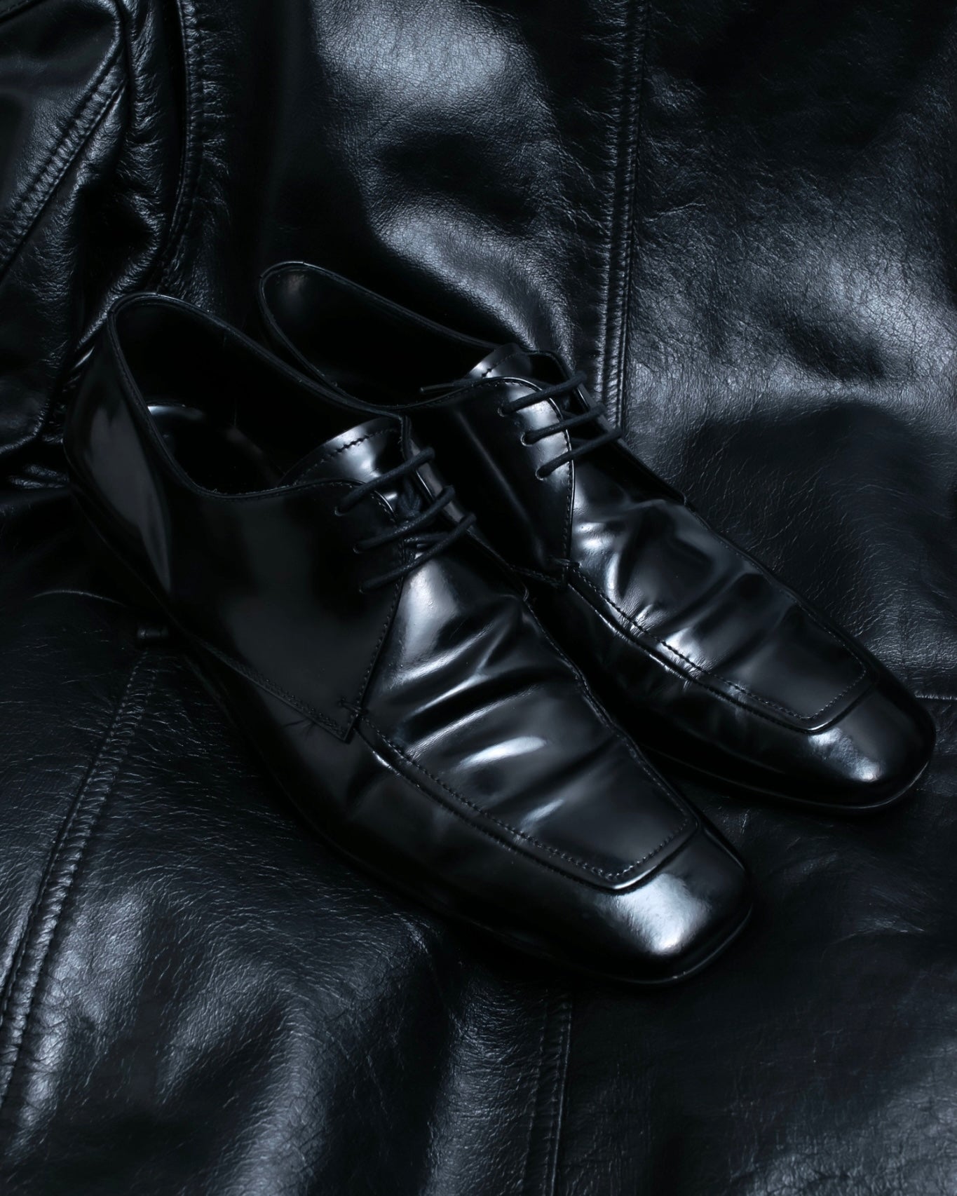 "PRADA" glossy leather formal shoes