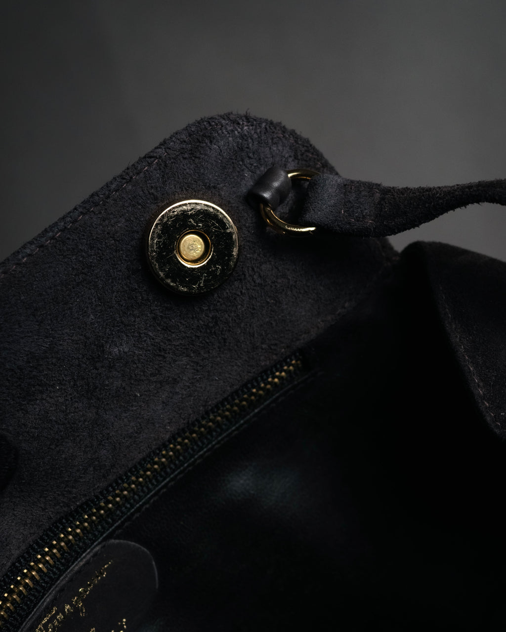 “Salvatore Ferragamo” 80’s-90’s Suede shirred ribbon shoulder bag