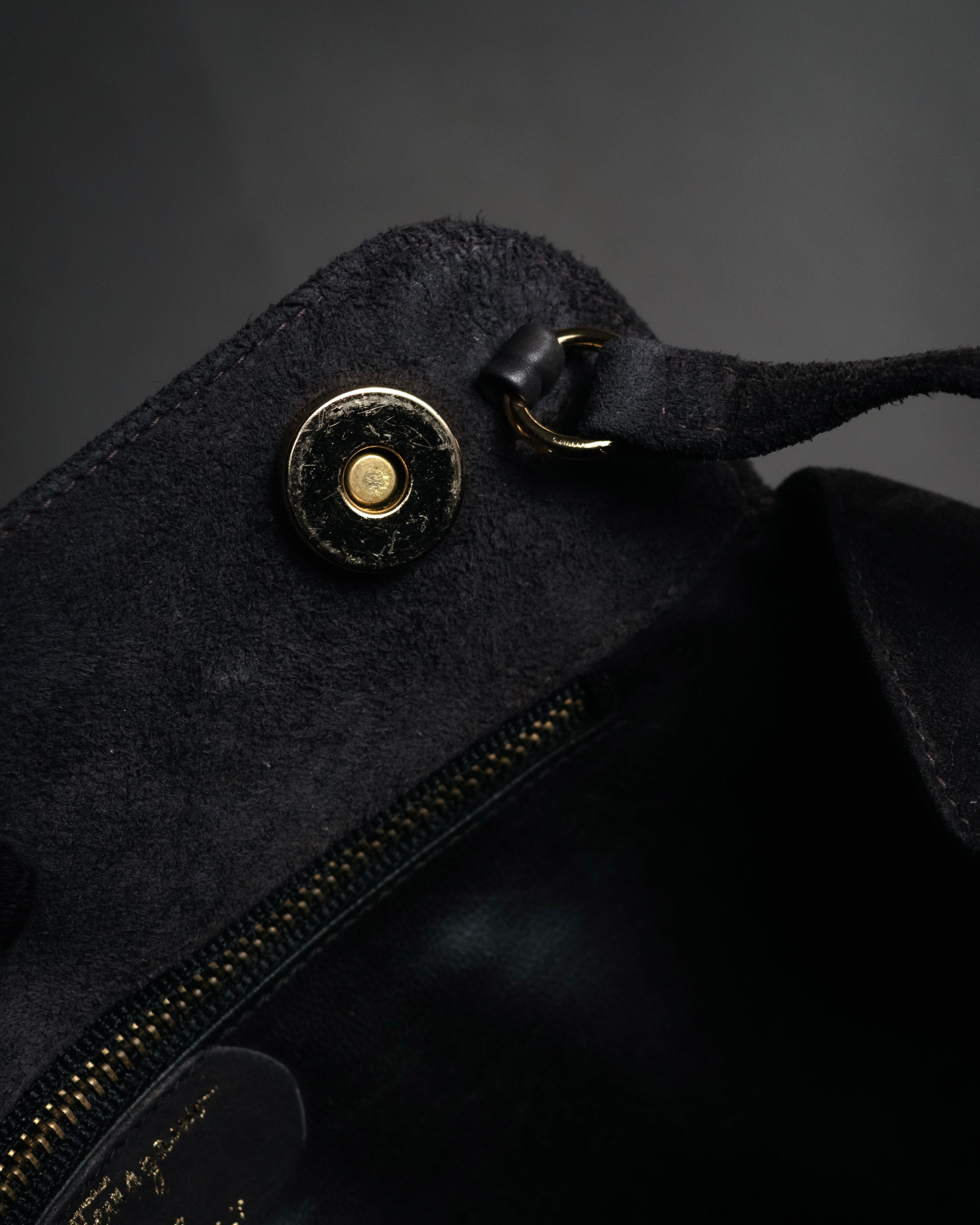 “Salvatore Ferragamo” 80’s-90’s Suede shirred ribbon shoulder bag