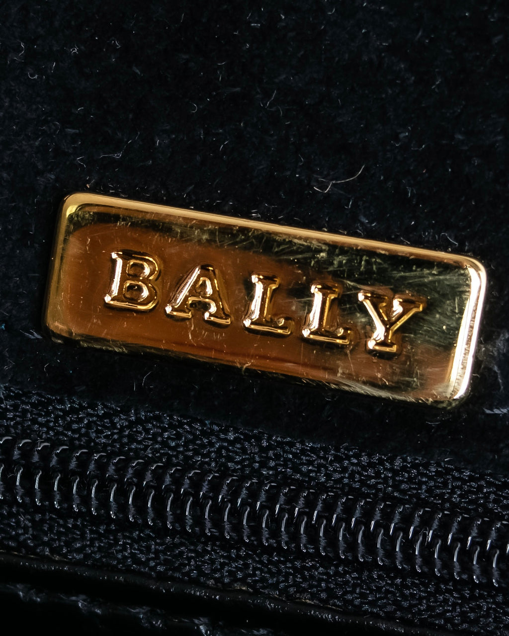 "BALLY" Trapezoid design patent leather one handle leather bag
