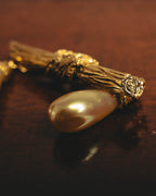 "CHANEL" 70's Sculptural faux pearl brooch