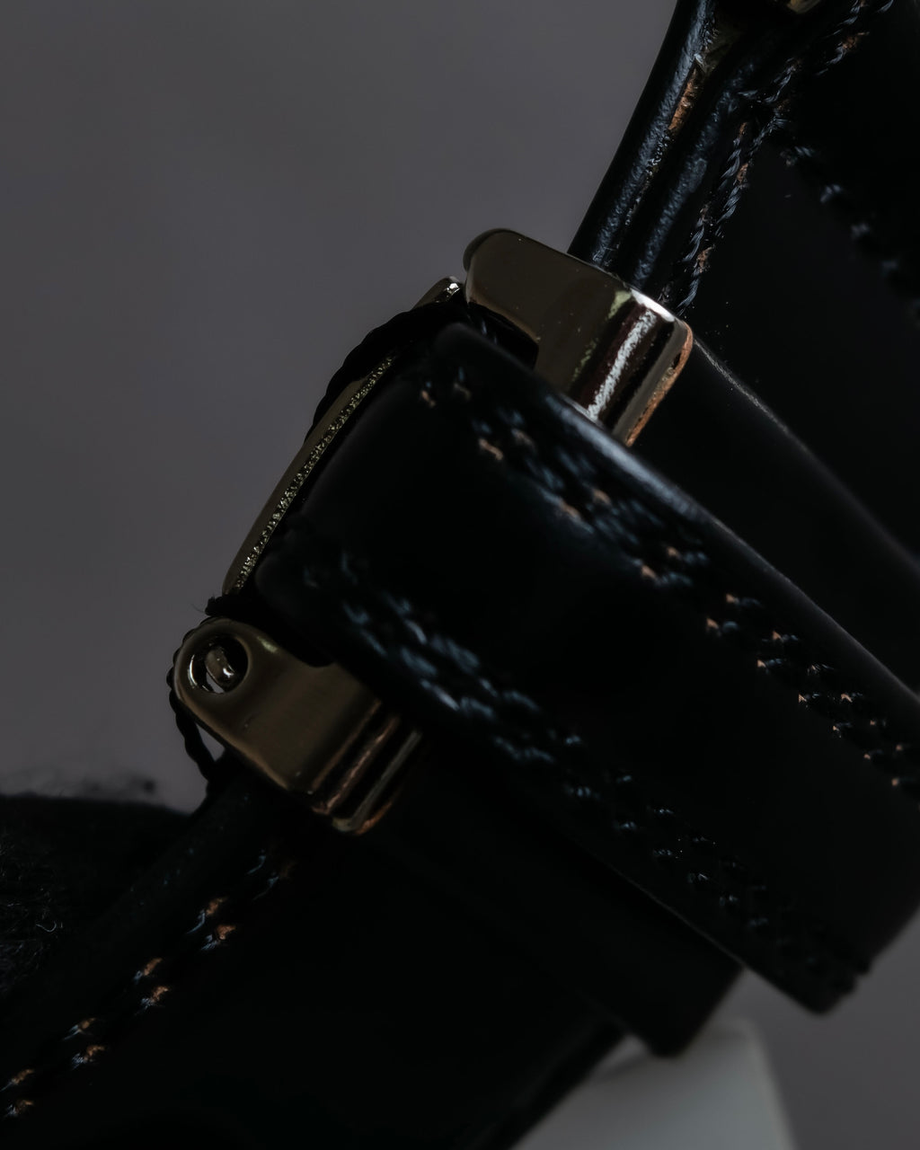 "BURBERRY" Equestrian Knight design leather belt