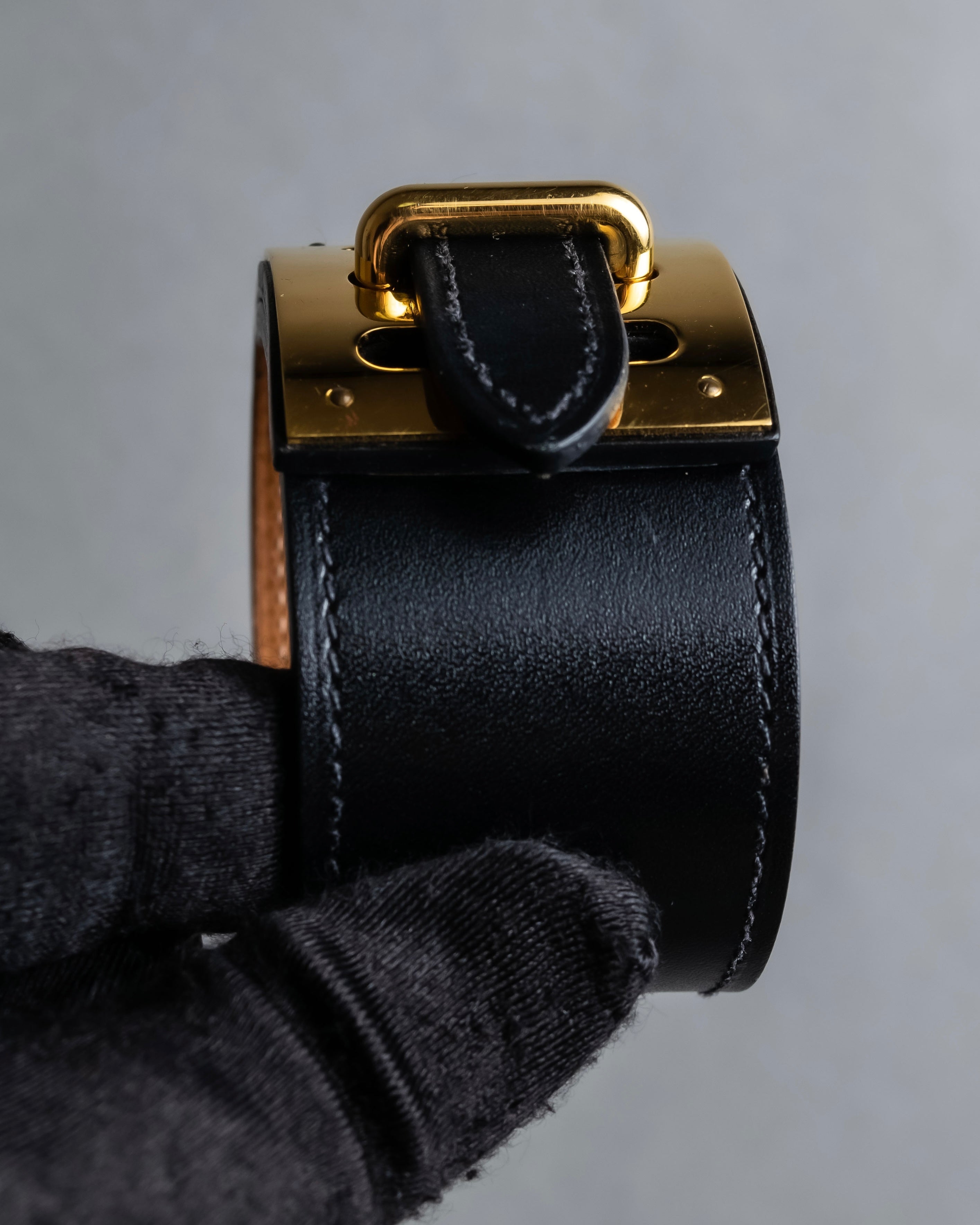 "HERMES" 2014 collection Kelly design leather bangle