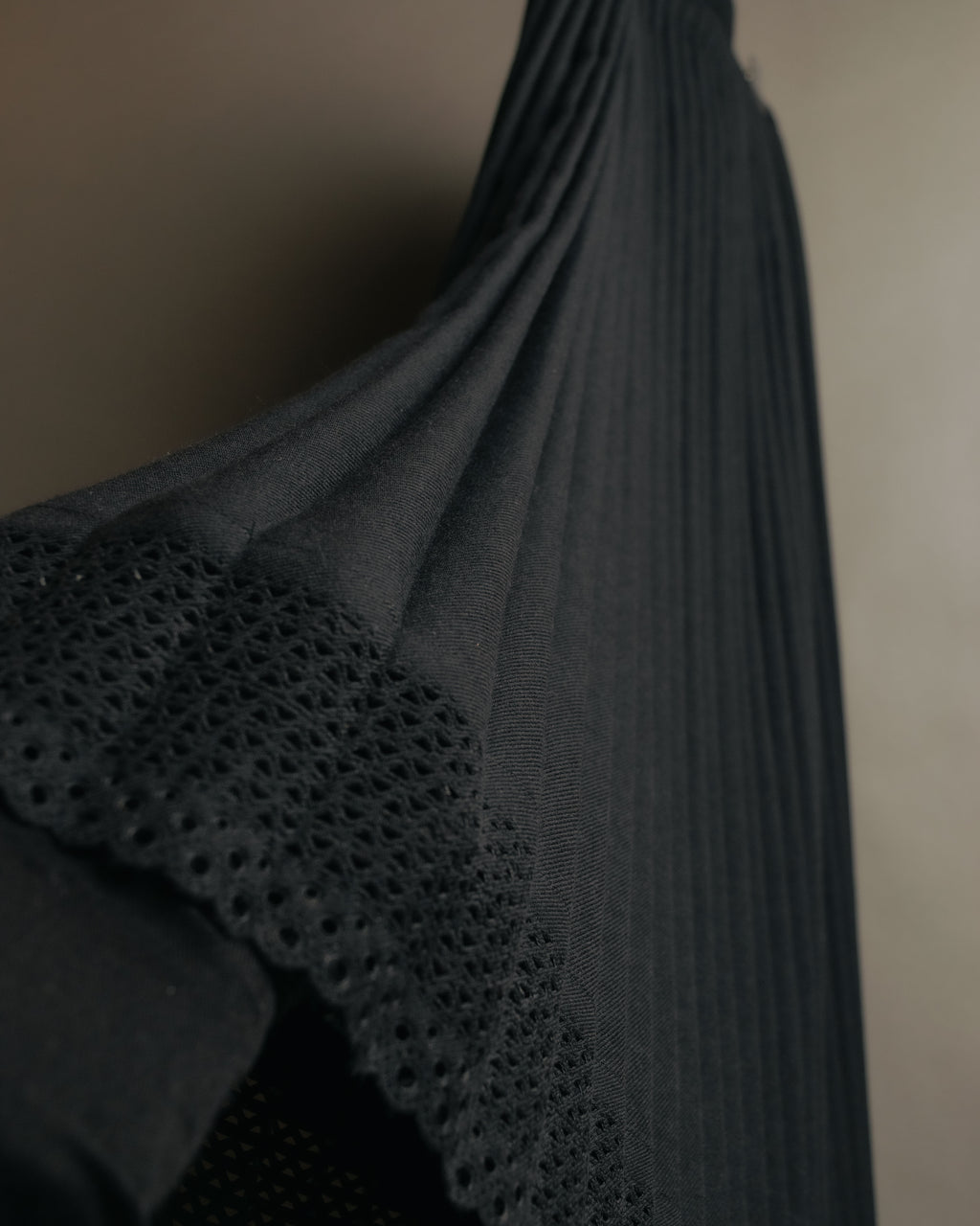 “ISSEY MIYAKE” 00’s wool blend pleated cutwork skirt