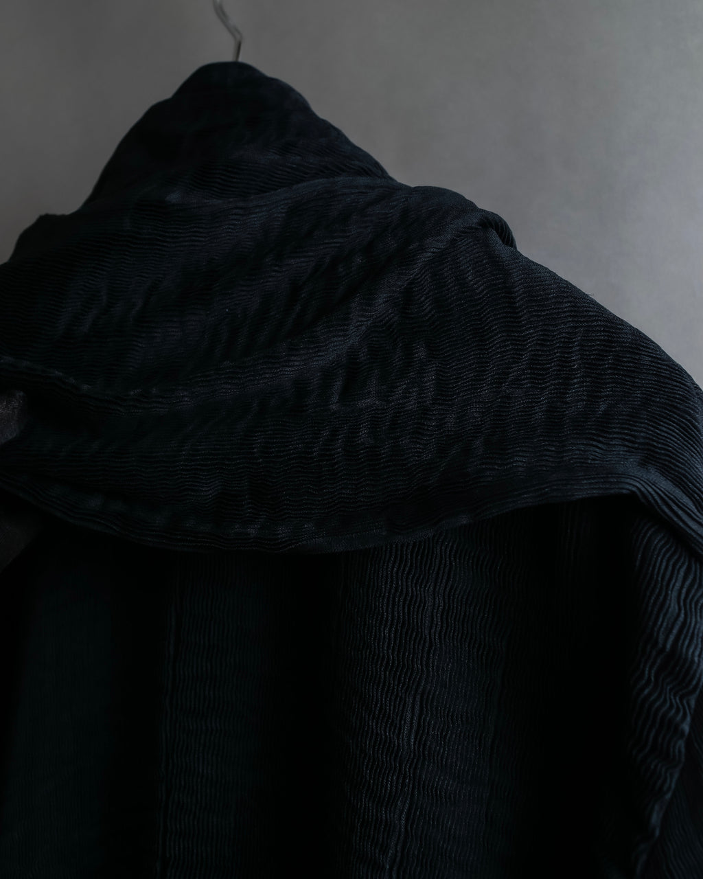 "ISSEY MIYAKE PERMANENT" Large shawl collar silk long cardigan