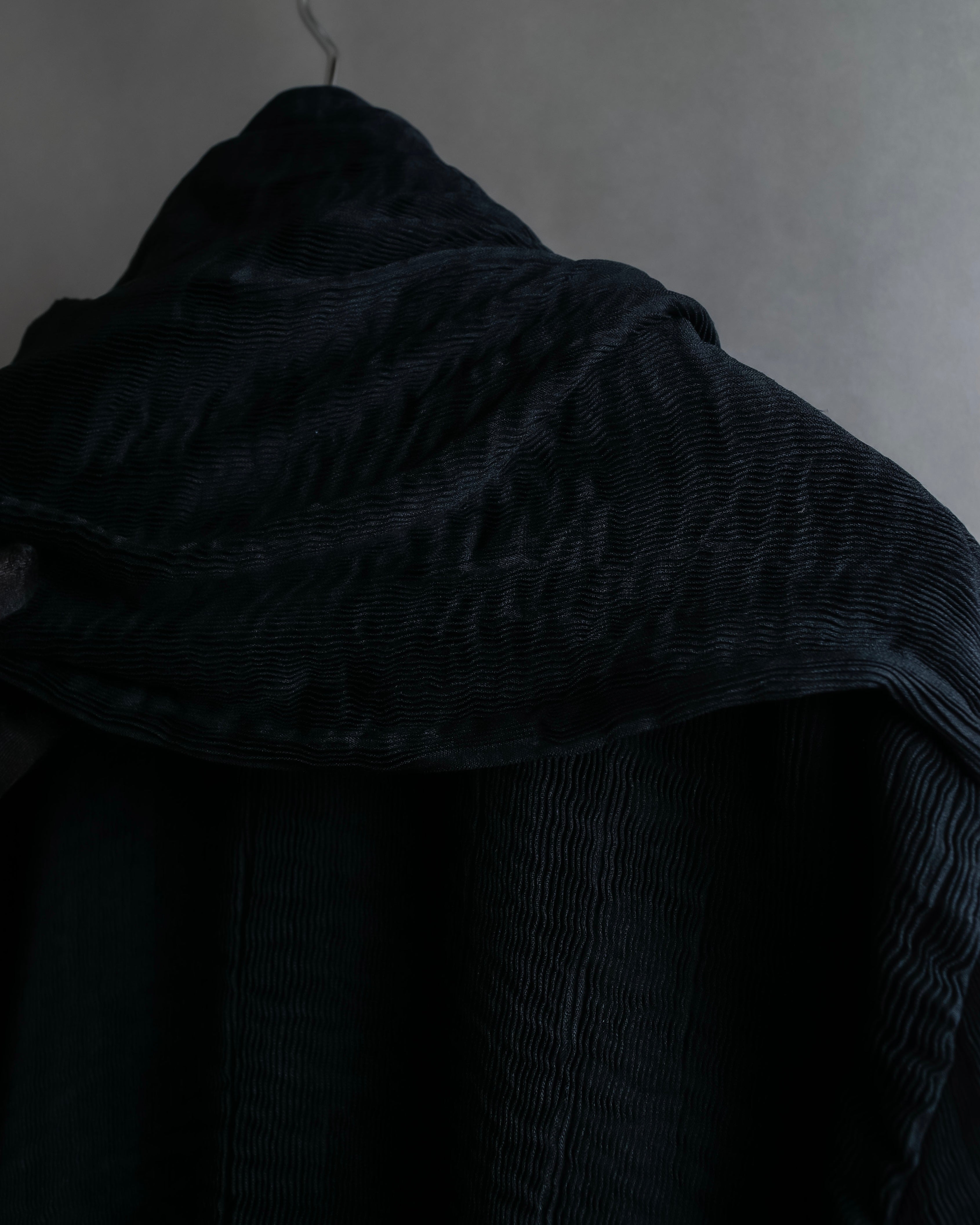 "ISSEY MIYAKE PERMANENT" Large shawl collar silk long cardigan