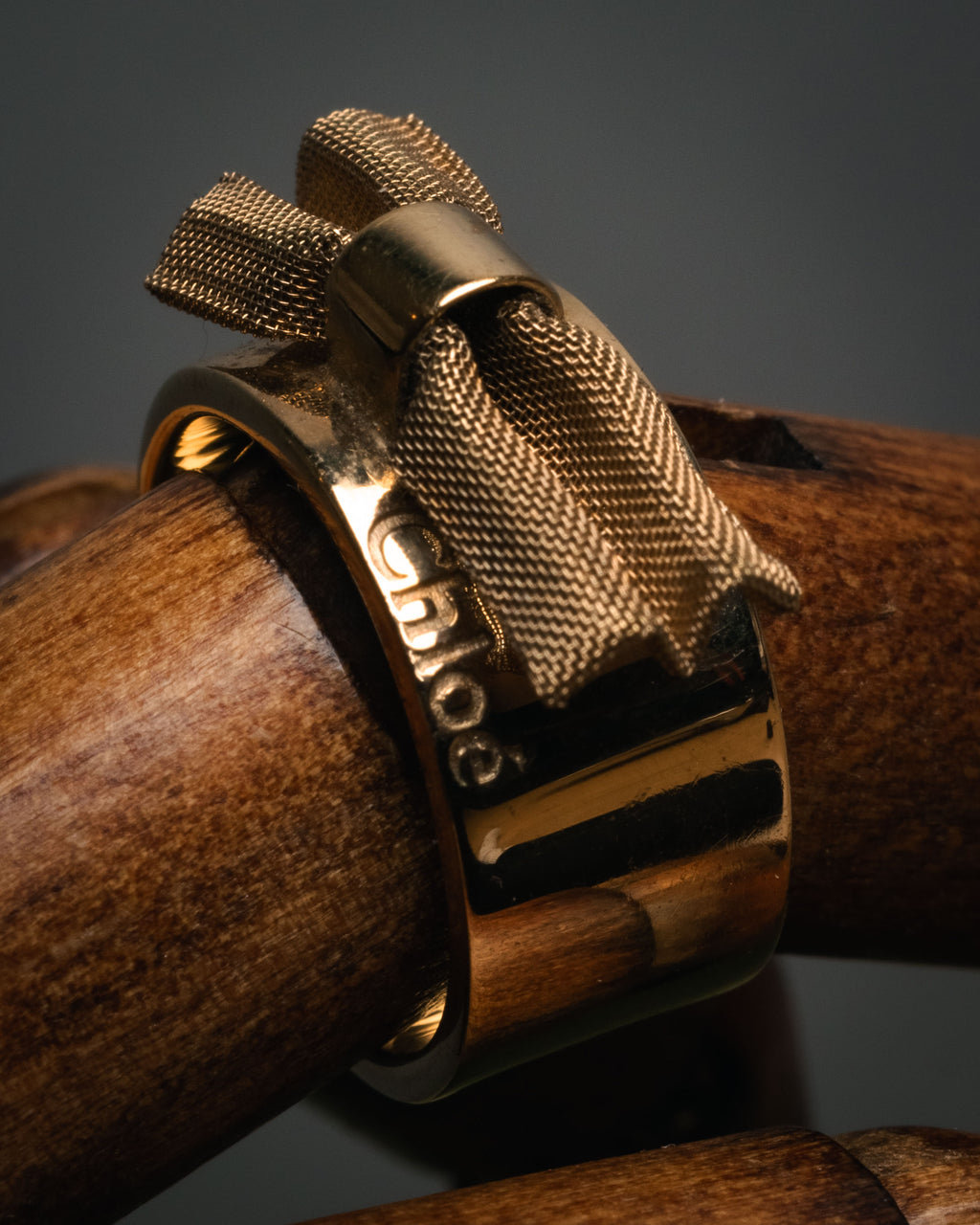 “Chloé” 2010’s mesh ribbon gold ring