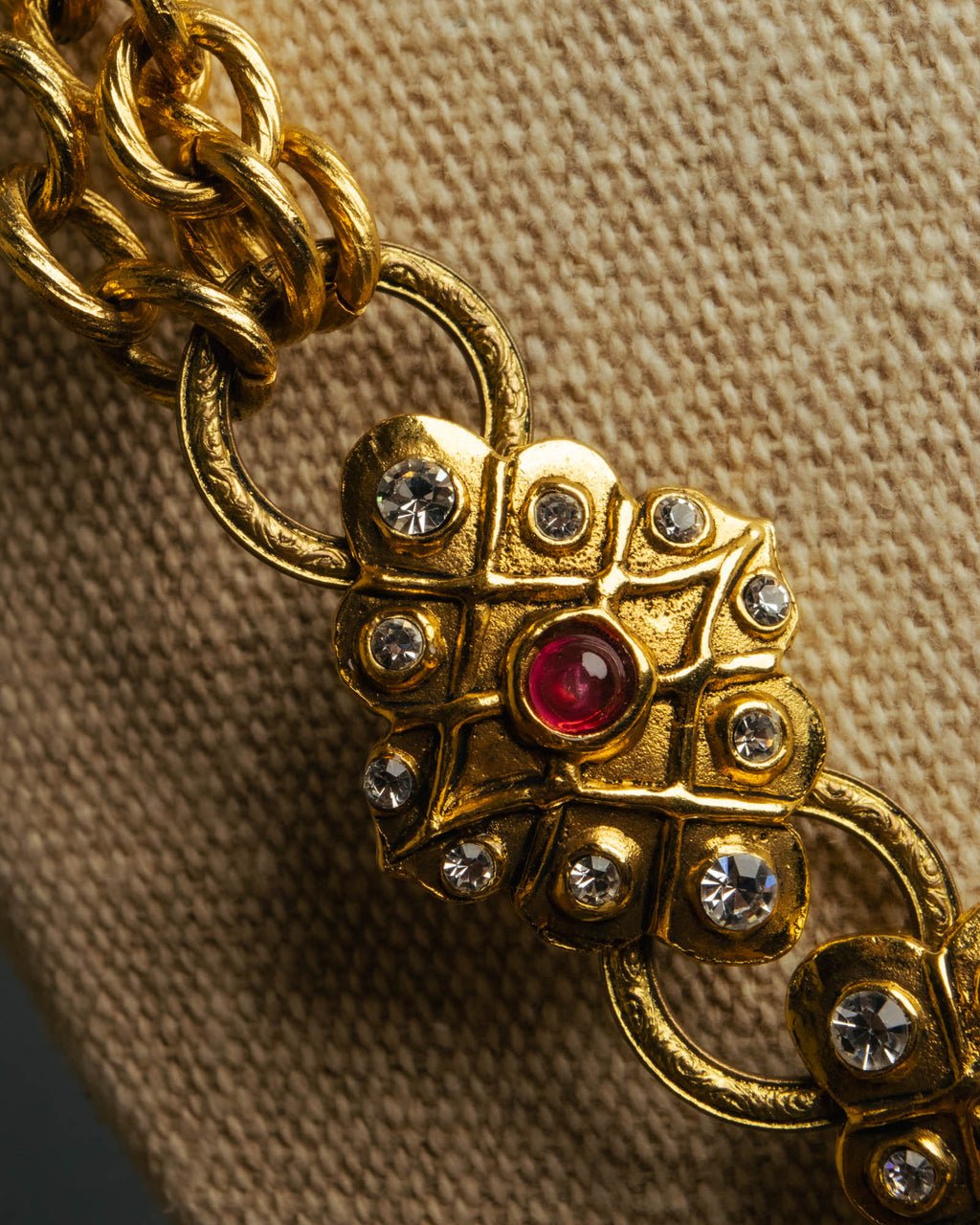 -SPECIAL- “CHANEL” 80’s-90’s ornate gold chain necklace